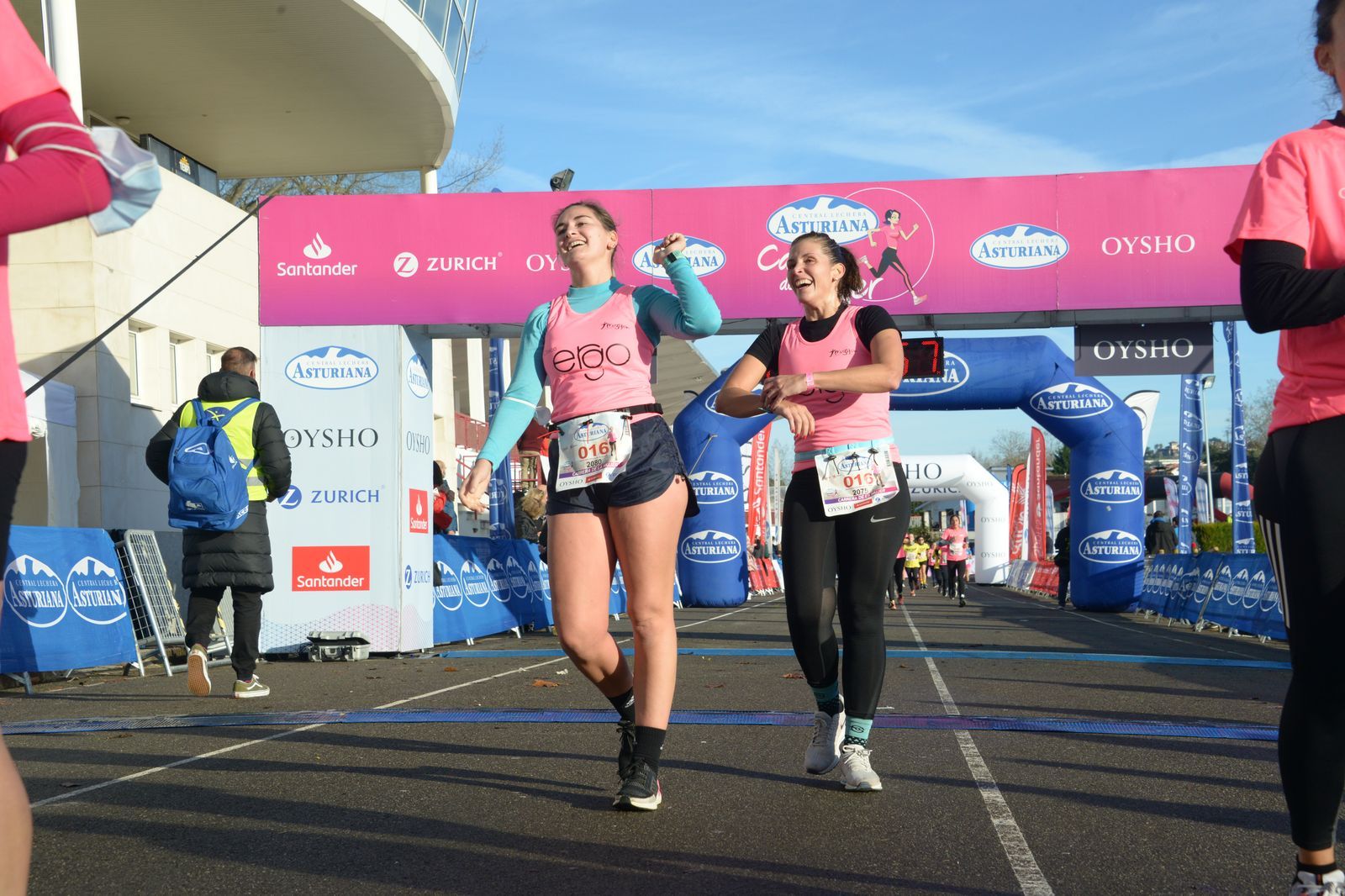Las mejores fotos de la Carrera de la Mujer Central Lechera Asturiana Gijón 2021 (LLEGADAS A META / GALERÍA 2)