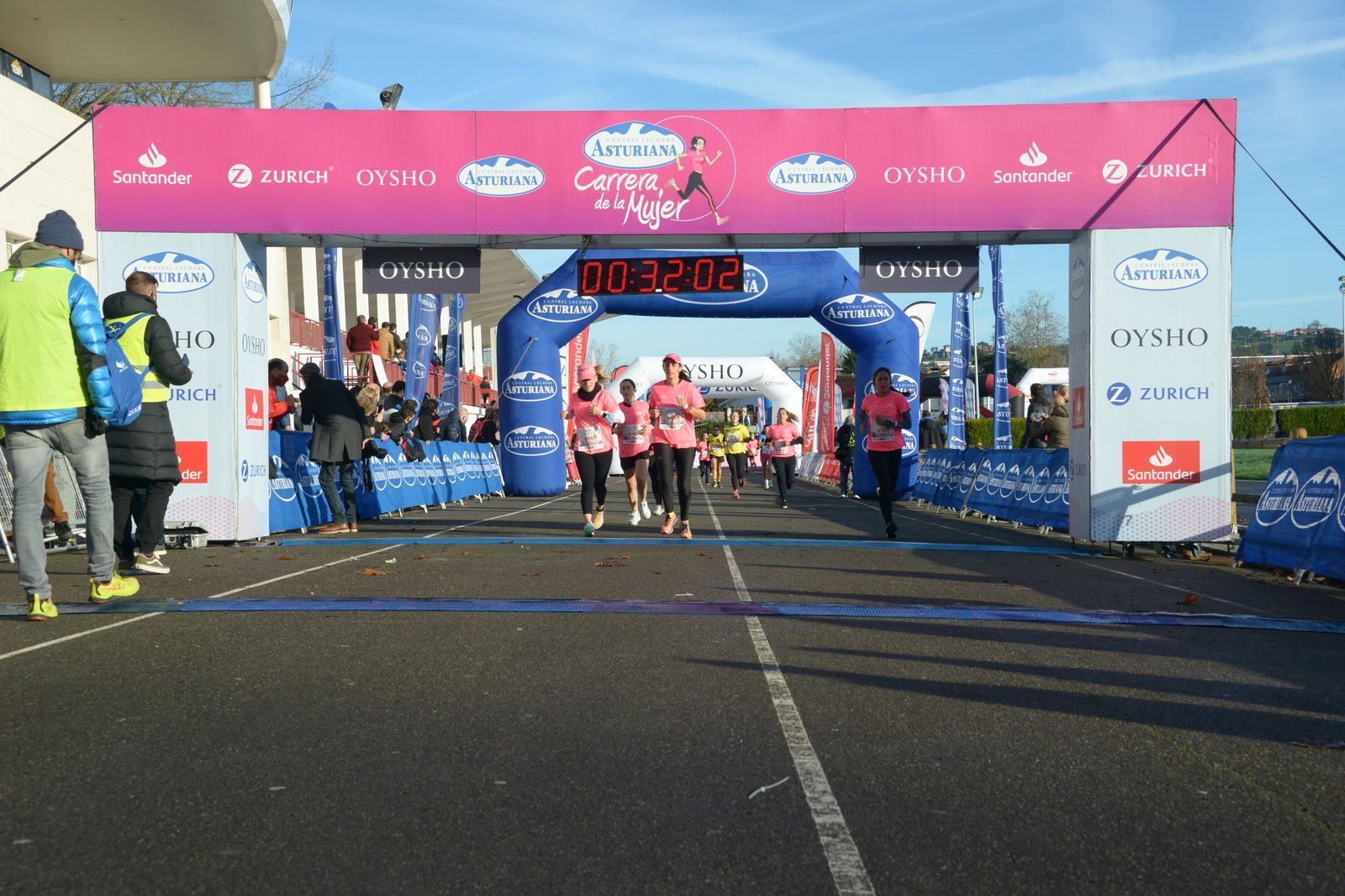 Las mejores fotos de la Carrera de la Mujer Central Lechera Asturiana Gijón 2021 (LLEGADAS A META / GALERÍA 2)