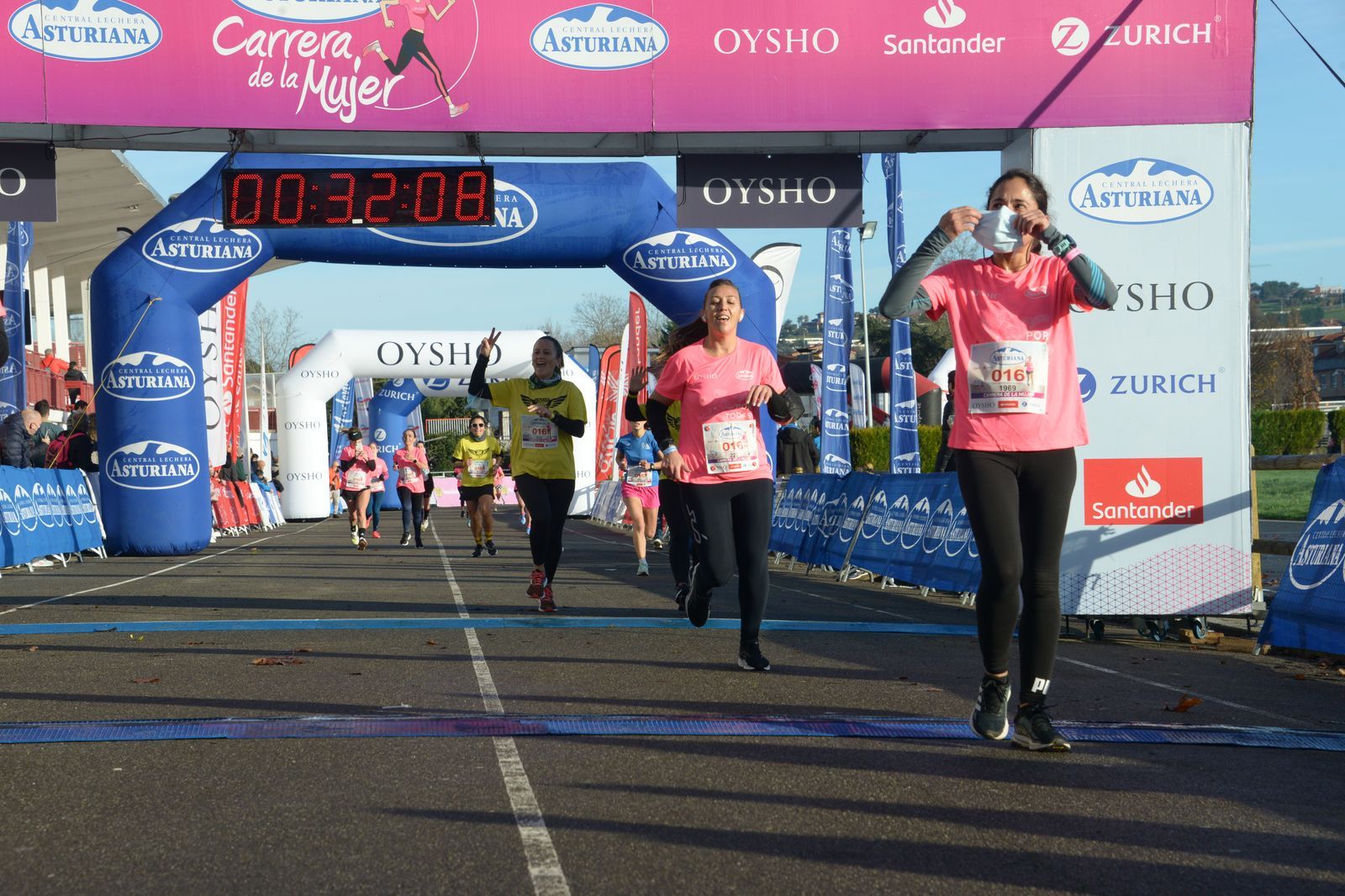Las mejores fotos de la Carrera de la Mujer Central Lechera Asturiana Gijón 2021 (LLEGADAS A META / GALERÍA 2)
