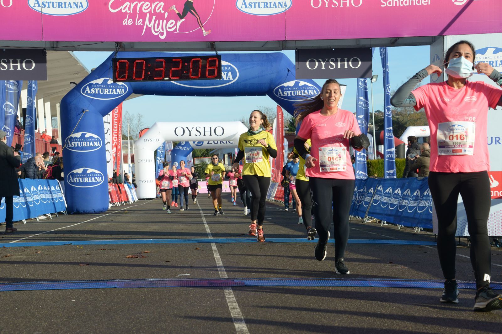 Las mejores fotos de la Carrera de la Mujer Central Lechera Asturiana Gijón 2021 (LLEGADAS A META / GALERÍA 2)