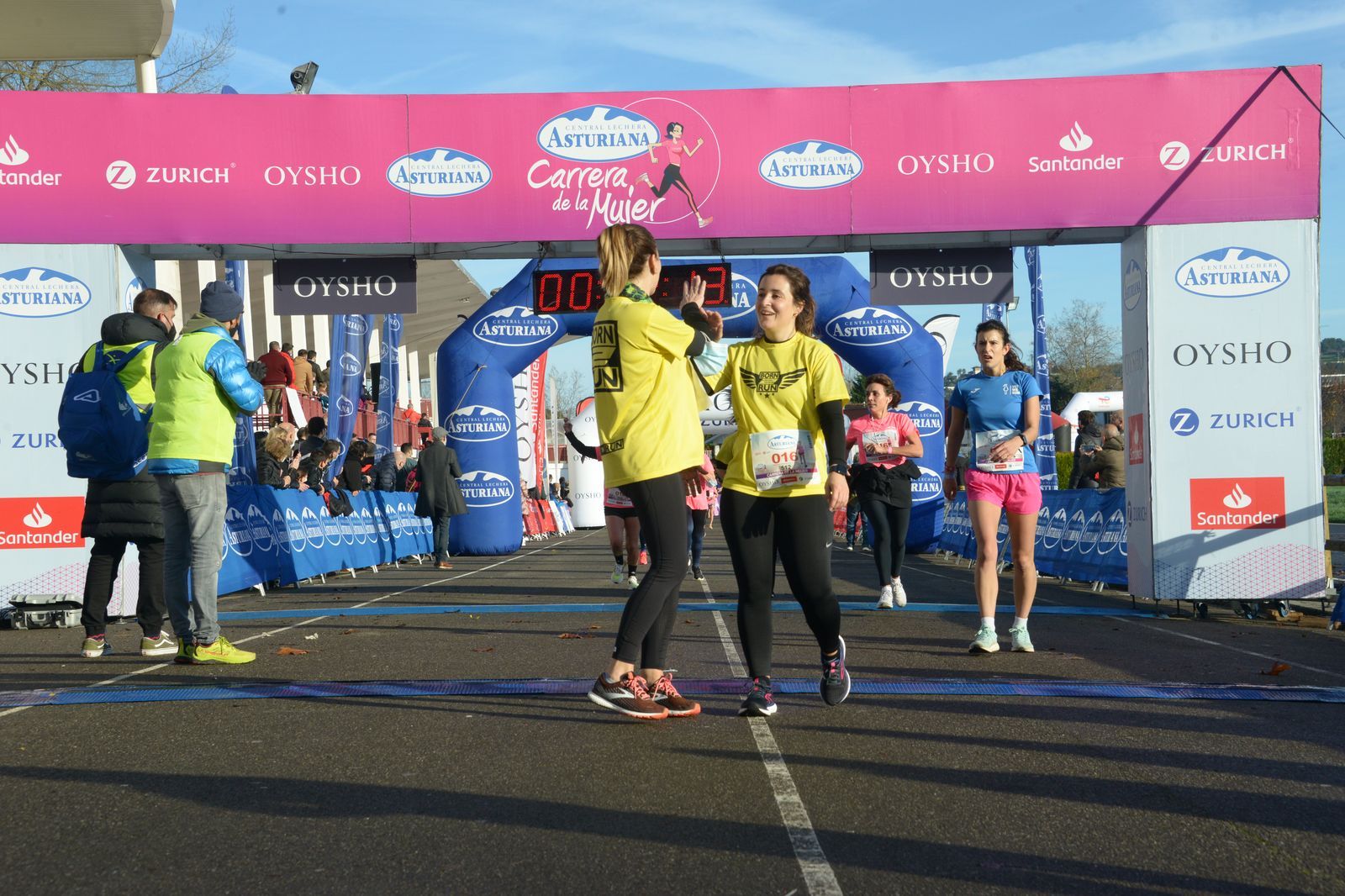 Las mejores fotos de la Carrera de la Mujer Central Lechera Asturiana Gijón 2021 (LLEGADAS A META / GALERÍA 2)
