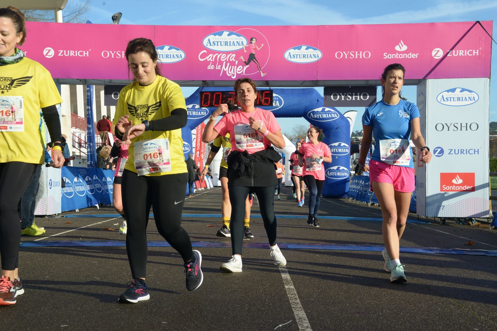 Las mejores fotos de la Carrera de la Mujer Central Lechera Asturiana Gijón 2021 (LLEGADAS A META / GALERÍA 2)