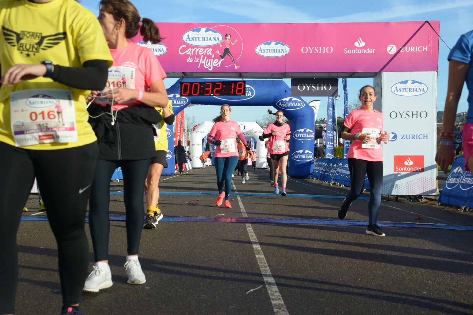 Las mejores fotos de la Carrera de la Mujer Central Lechera Asturiana Gijón 2021 (LLEGADAS A META / GALERÍA 2)