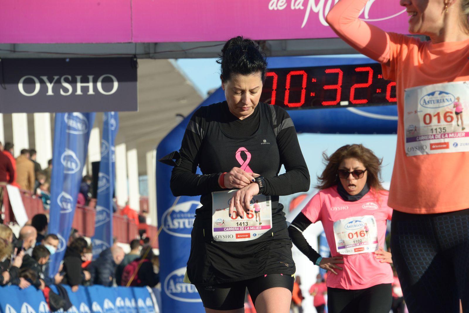 Las mejores fotos de la Carrera de la Mujer Central Lechera Asturiana Gijón 2021 (LLEGADAS A META / GALERÍA 2)