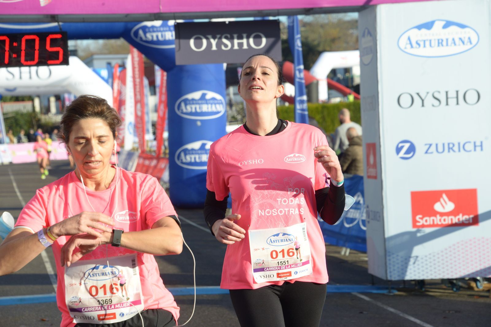 Las mejores fotos de la Carrera de la Mujer Central Lechera Asturiana Gijón 2021 (LLEGADAS A META / GALERÍA 2)