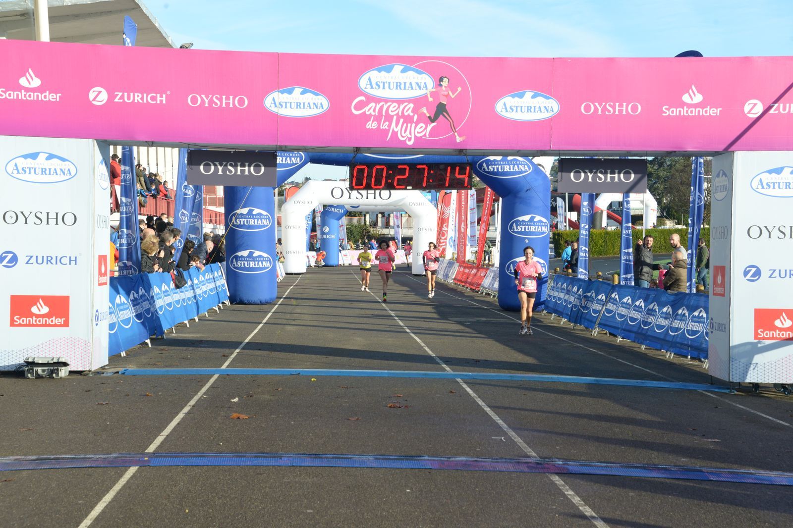 Las mejores fotos de la Carrera de la Mujer Central Lechera Asturiana Gijón 2021 (LLEGADAS A META / GALERÍA 2)