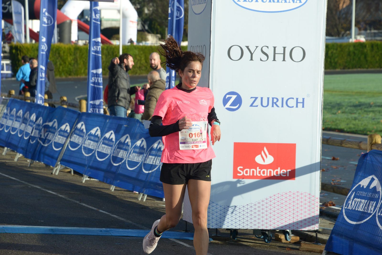 Las mejores fotos de la Carrera de la Mujer Central Lechera Asturiana Gijón 2021 (LLEGADAS A META / GALERÍA 2)