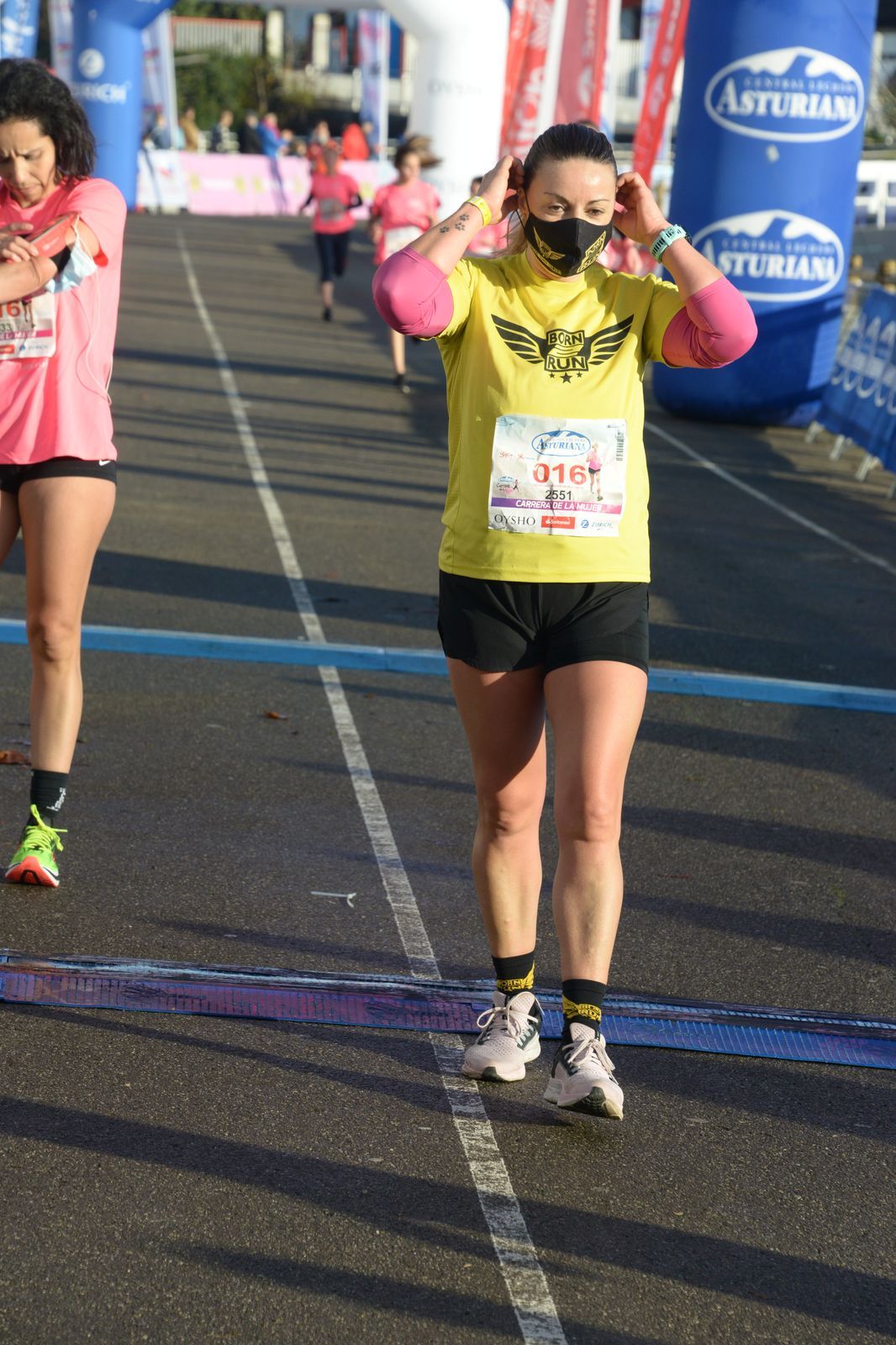 Las mejores fotos de la Carrera de la Mujer Central Lechera Asturiana Gijón 2021 (LLEGADAS A META / GALERÍA 2)