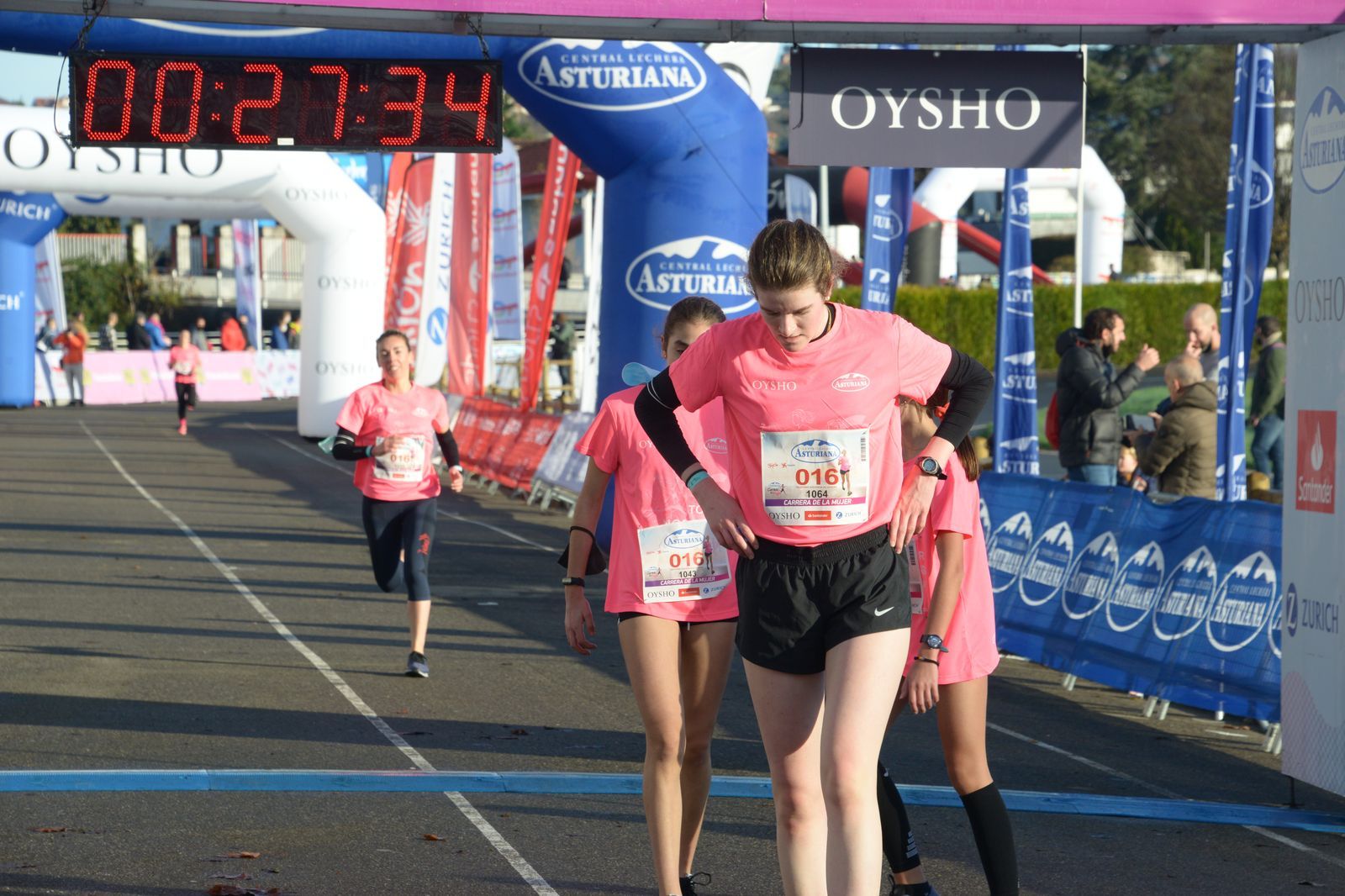 Las mejores fotos de la Carrera de la Mujer Central Lechera Asturiana Gijón 2021 (LLEGADAS A META / GALERÍA 2)