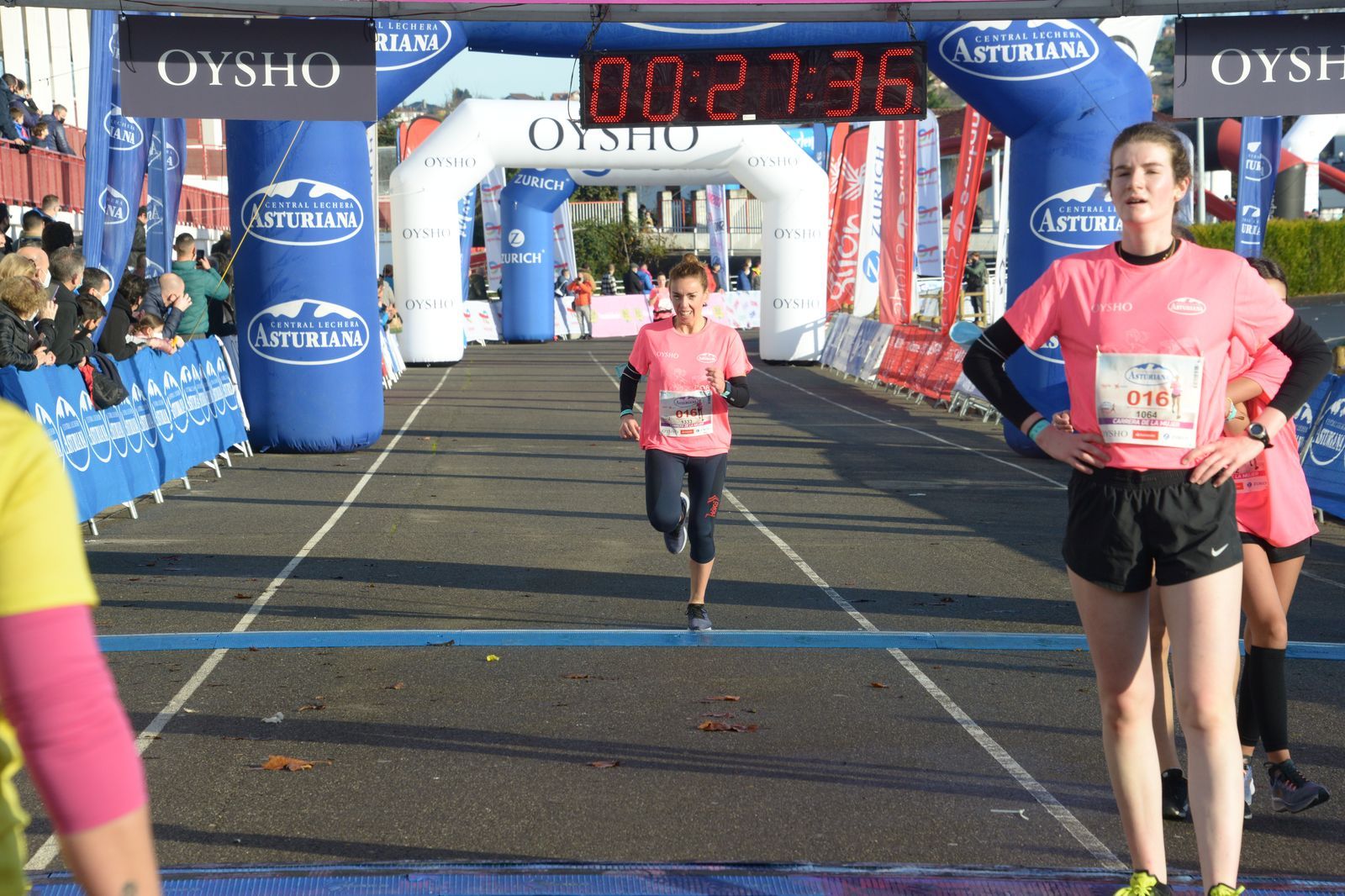 Las mejores fotos de la Carrera de la Mujer Central Lechera Asturiana Gijón 2021 (LLEGADAS A META / GALERÍA 2)