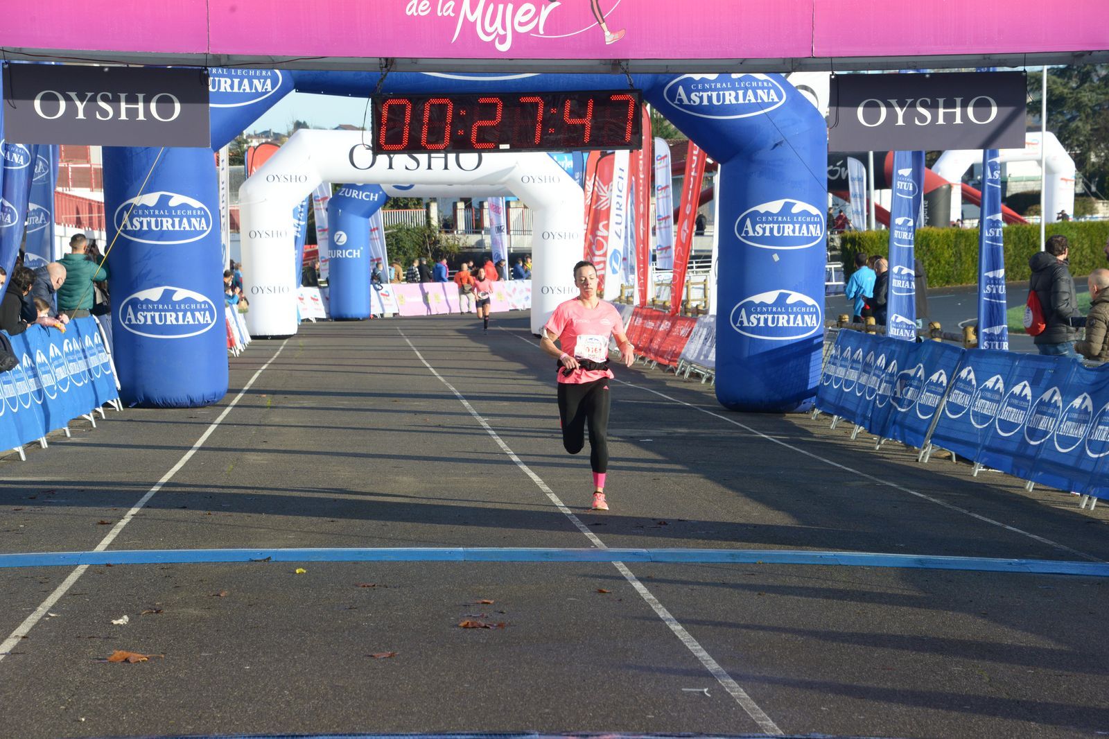 Las mejores fotos de la Carrera de la Mujer Central Lechera Asturiana Gijón 2021 (LLEGADAS A META / GALERÍA 2)