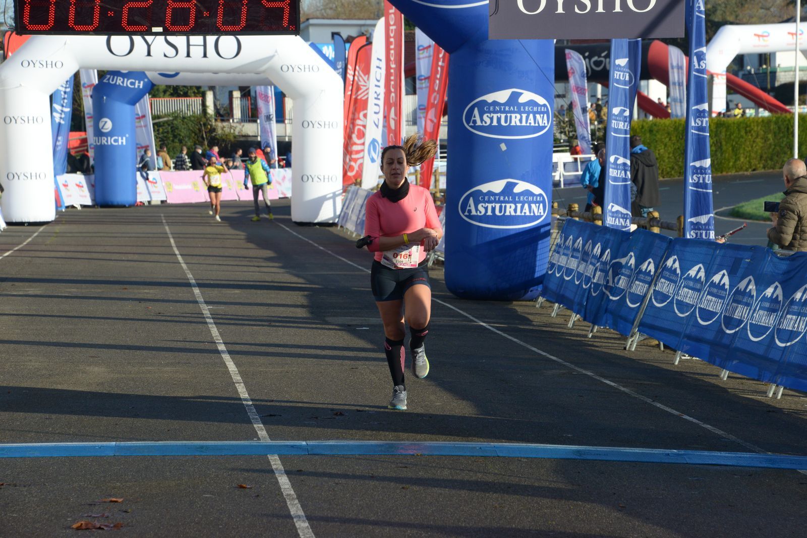 Las mejores fotos de la Carrera de la Mujer Central Lechera Asturiana Gijón 2021 (LLEGADAS A META / GALERÍA 2)