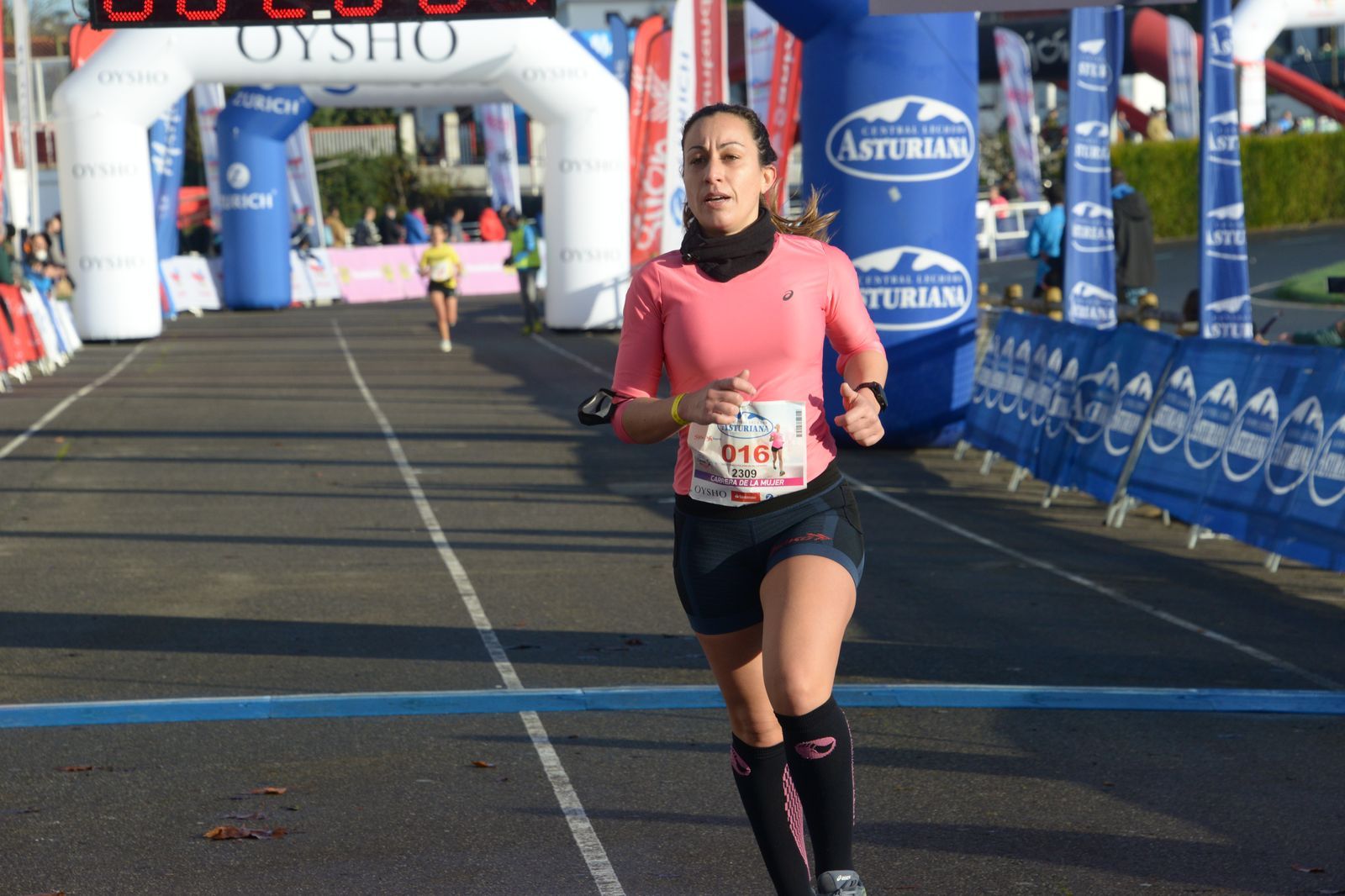 Las mejores fotos de la Carrera de la Mujer Central Lechera Asturiana Gijón 2021 (LLEGADAS A META / GALERÍA 2)