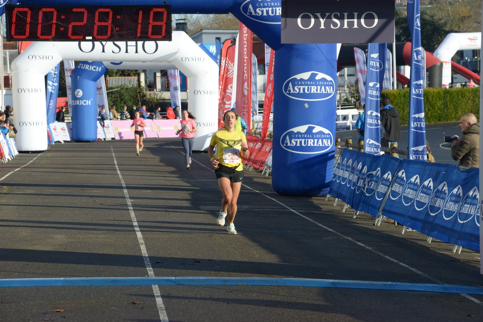 Las mejores fotos de la Carrera de la Mujer Central Lechera Asturiana Gijón 2021 (LLEGADAS A META / GALERÍA 2)