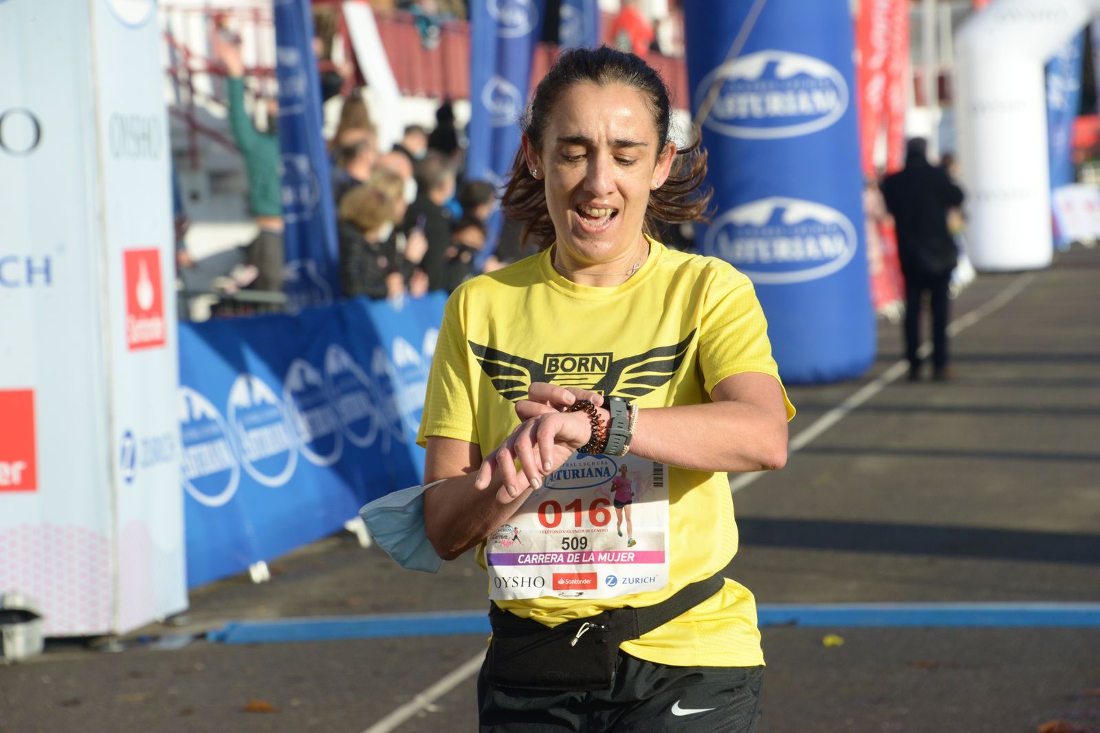 Las mejores fotos de la Carrera de la Mujer Central Lechera Asturiana Gijón 2021 (LLEGADAS A META / GALERÍA 2)