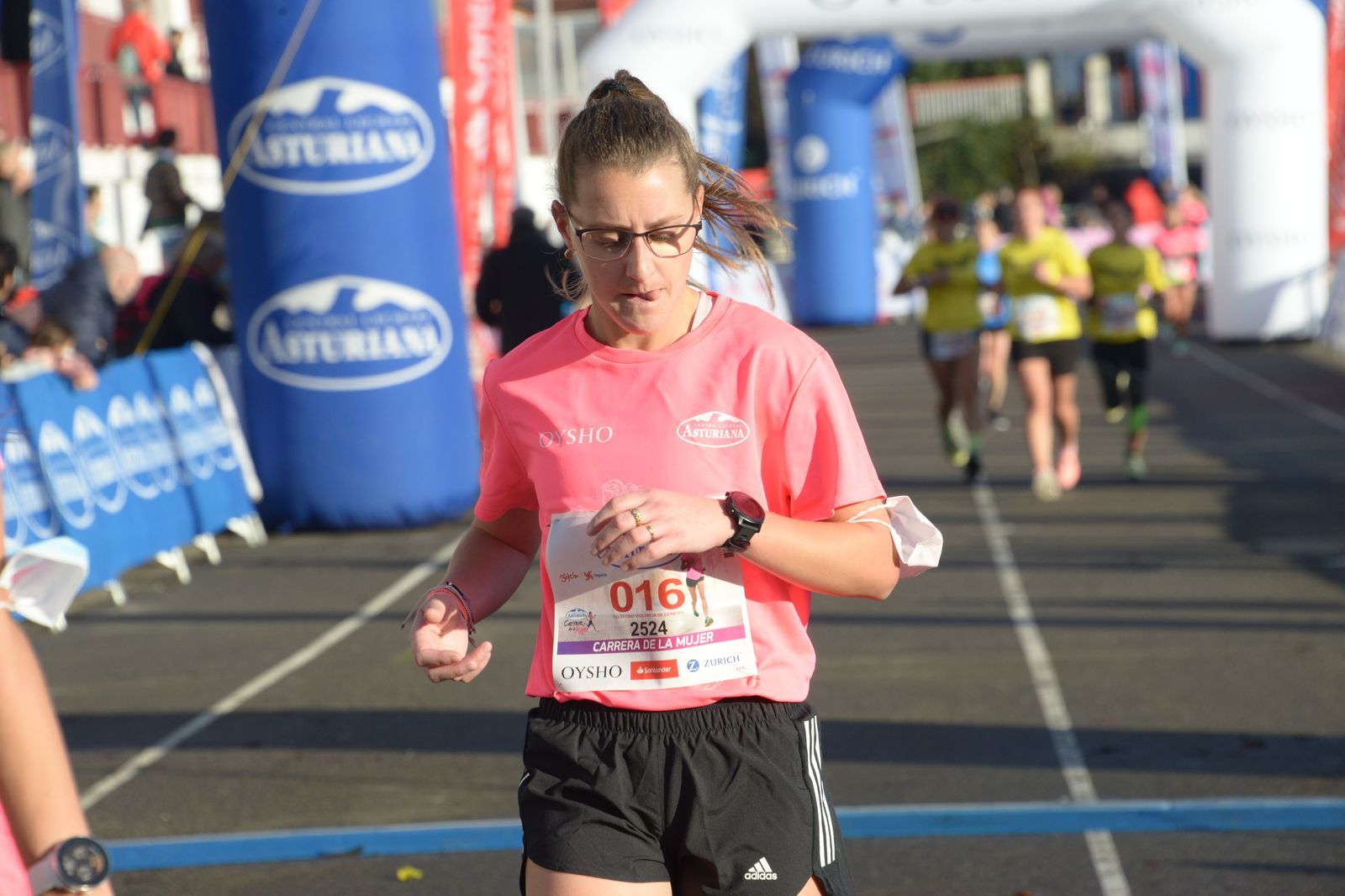 Las mejores fotos de la Carrera de la Mujer Central Lechera Asturiana Gijón 2021 (LLEGADAS A META / GALERÍA 2)