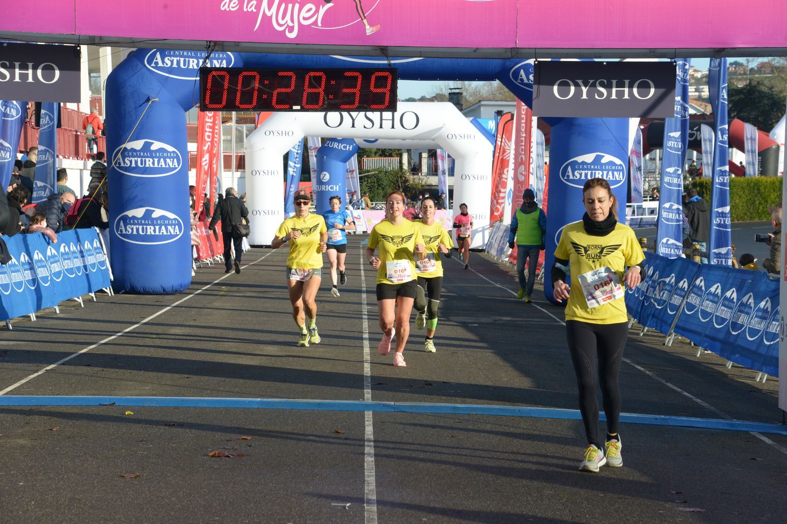 Las mejores fotos de la Carrera de la Mujer Central Lechera Asturiana Gijón 2021 (LLEGADAS A META / GALERÍA 2)