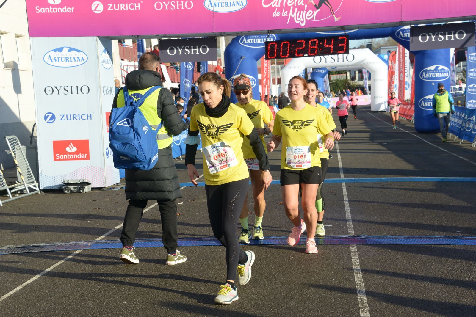 Las mejores fotos de la Carrera de la Mujer Central Lechera Asturiana Gijón 2021 (LLEGADAS A META / GALERÍA 2)