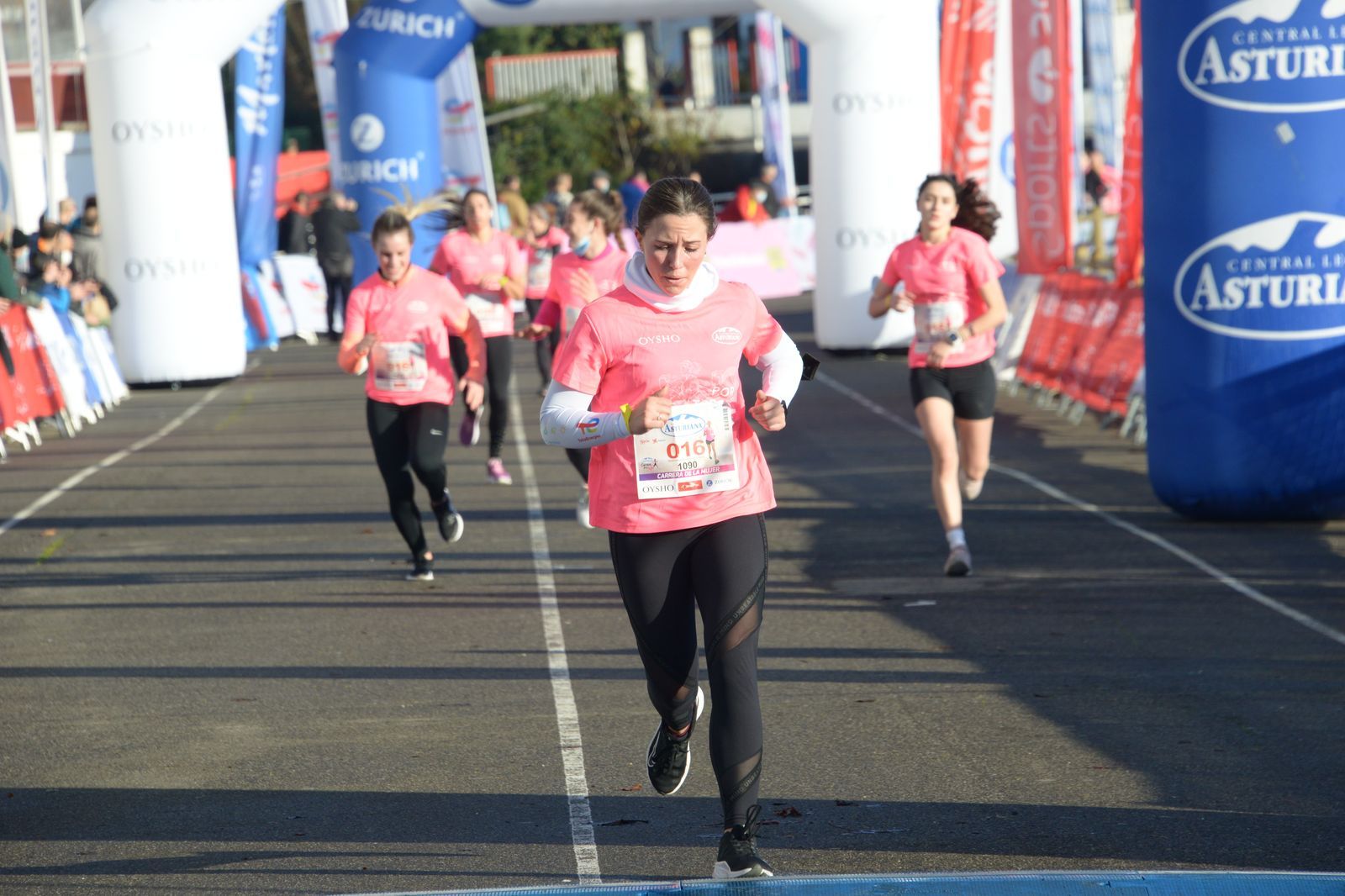 Las mejores fotos de la Carrera de la Mujer Central Lechera Asturiana Gijón 2021 (LLEGADAS A META / GALERÍA 2)