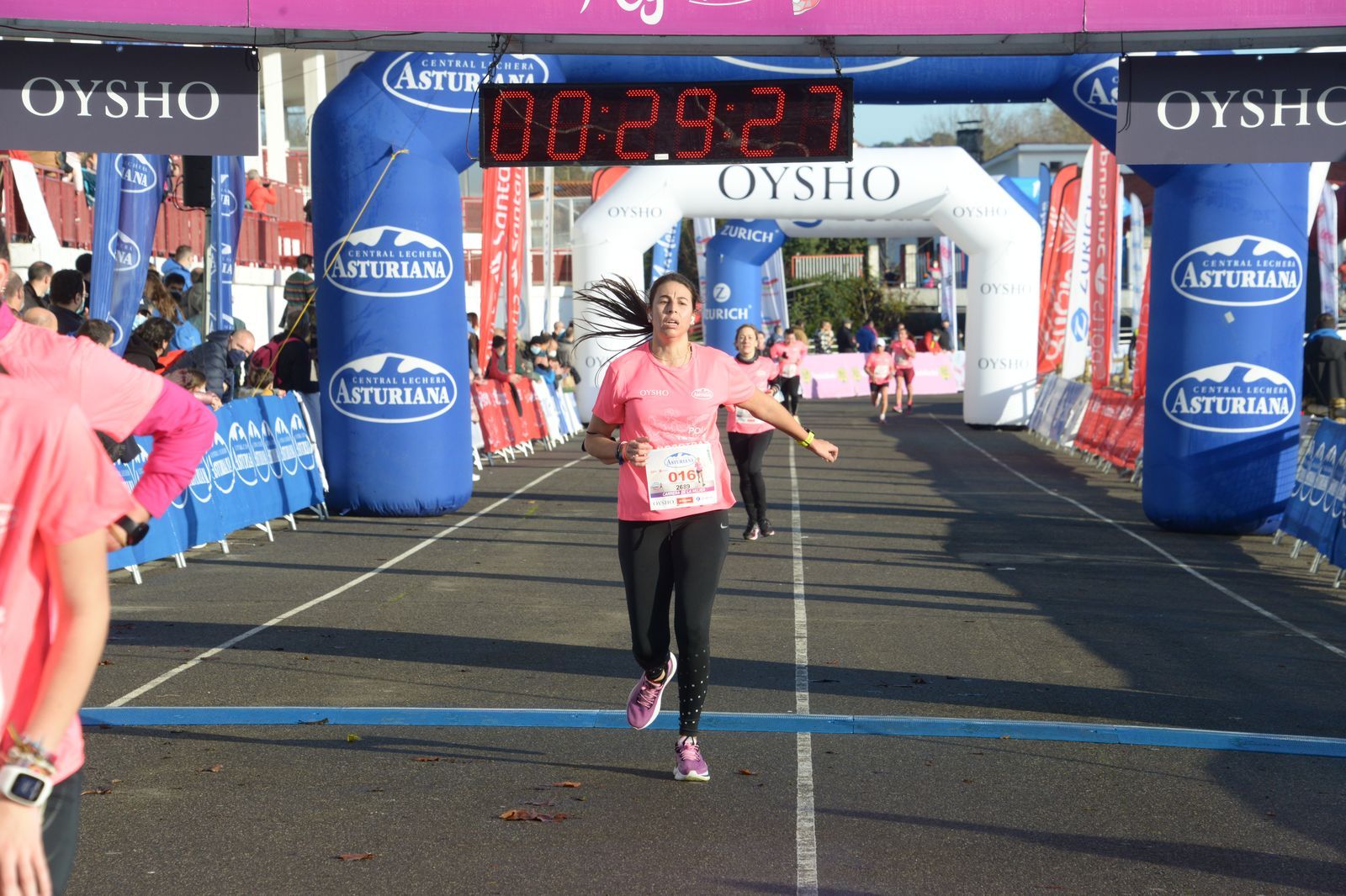 Las mejores fotos de la Carrera de la Mujer Central Lechera Asturiana Gijón 2021 (LLEGADAS A META / GALERÍA 2)