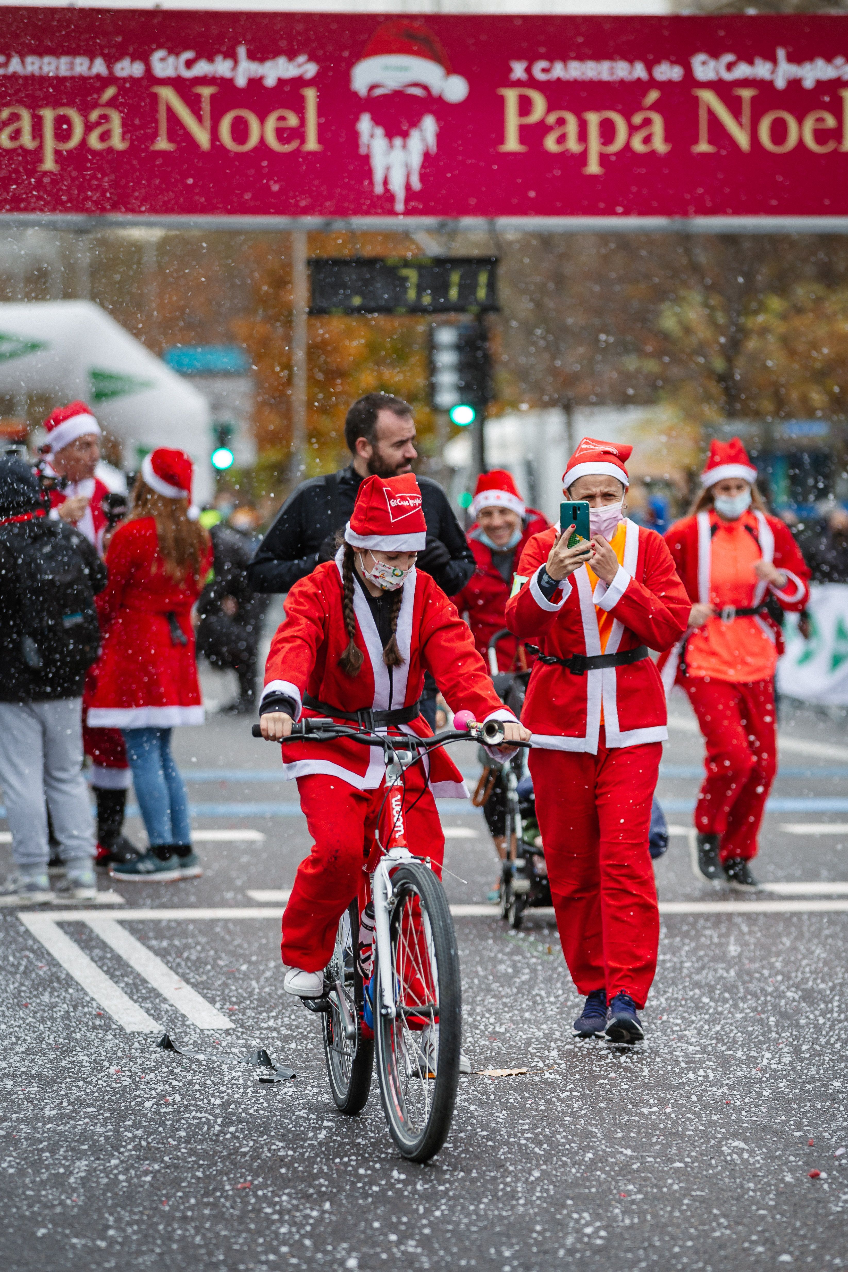 Las mejores fotos de la Carrera de Papá Noel El Corte Inglés