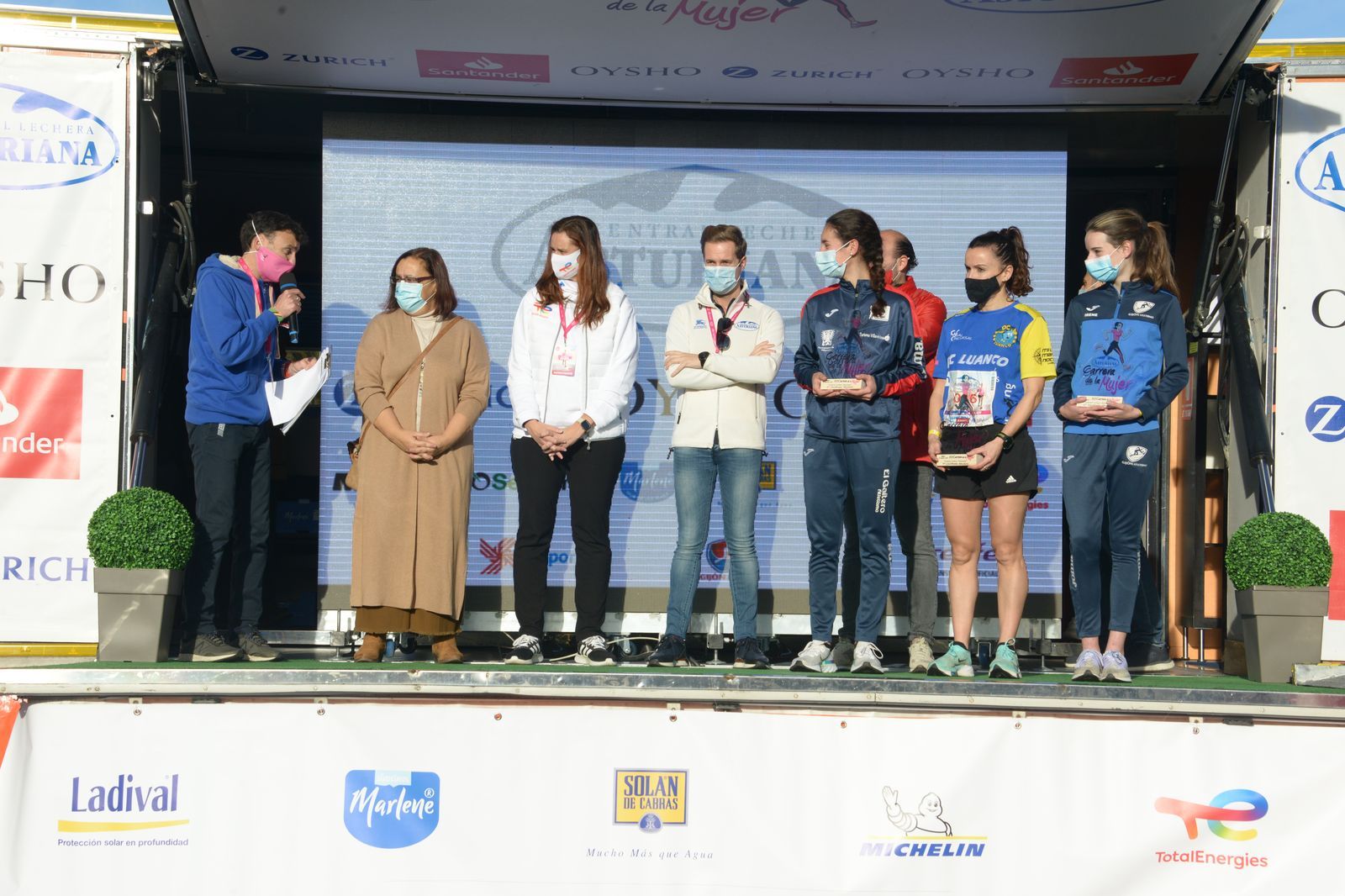 Las mejores fotos de la Carrera de la Mujer Central Lechera Asturiana Gijón 2021 (CEREMONIAS DE PREMIACIÓN / GALERÍA 1)