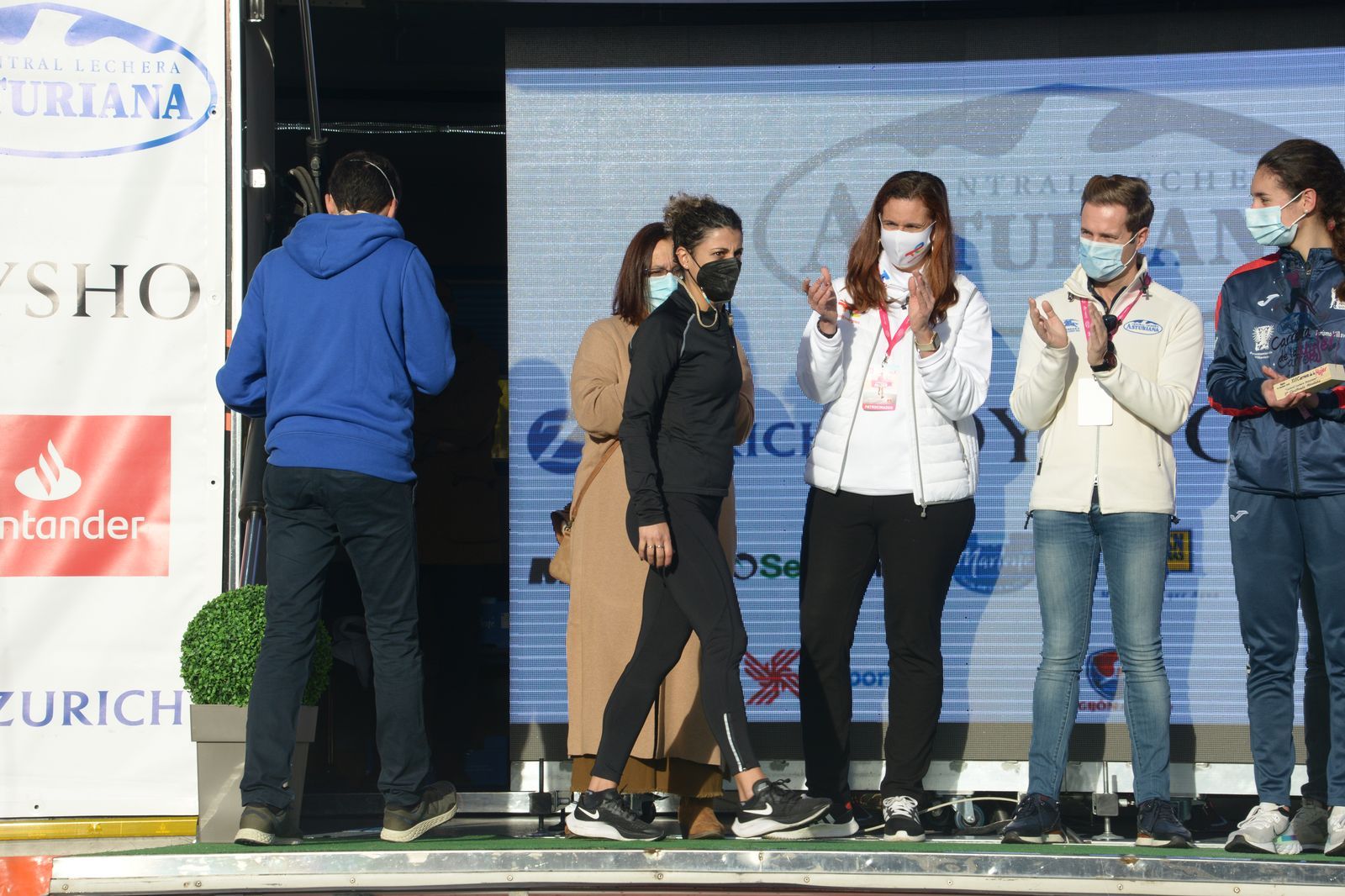 Las mejores fotos de la Carrera de la Mujer Central Lechera Asturiana Gijón 2021 (CEREMONIAS DE PREMIACIÓN / GALERÍA 1)