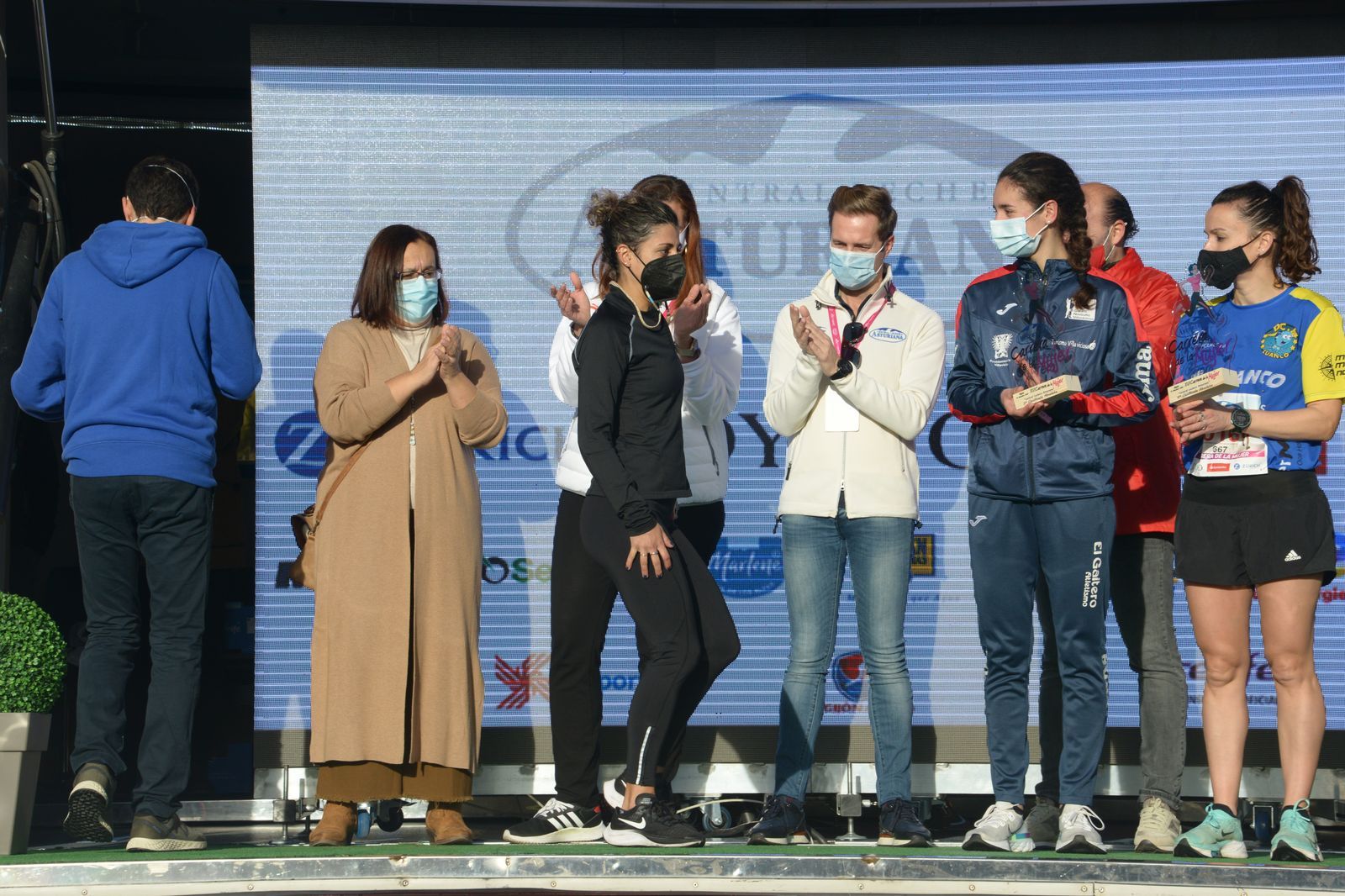 Las mejores fotos de la Carrera de la Mujer Central Lechera Asturiana Gijón 2021 (CEREMONIAS DE PREMIACIÓN / GALERÍA 1)