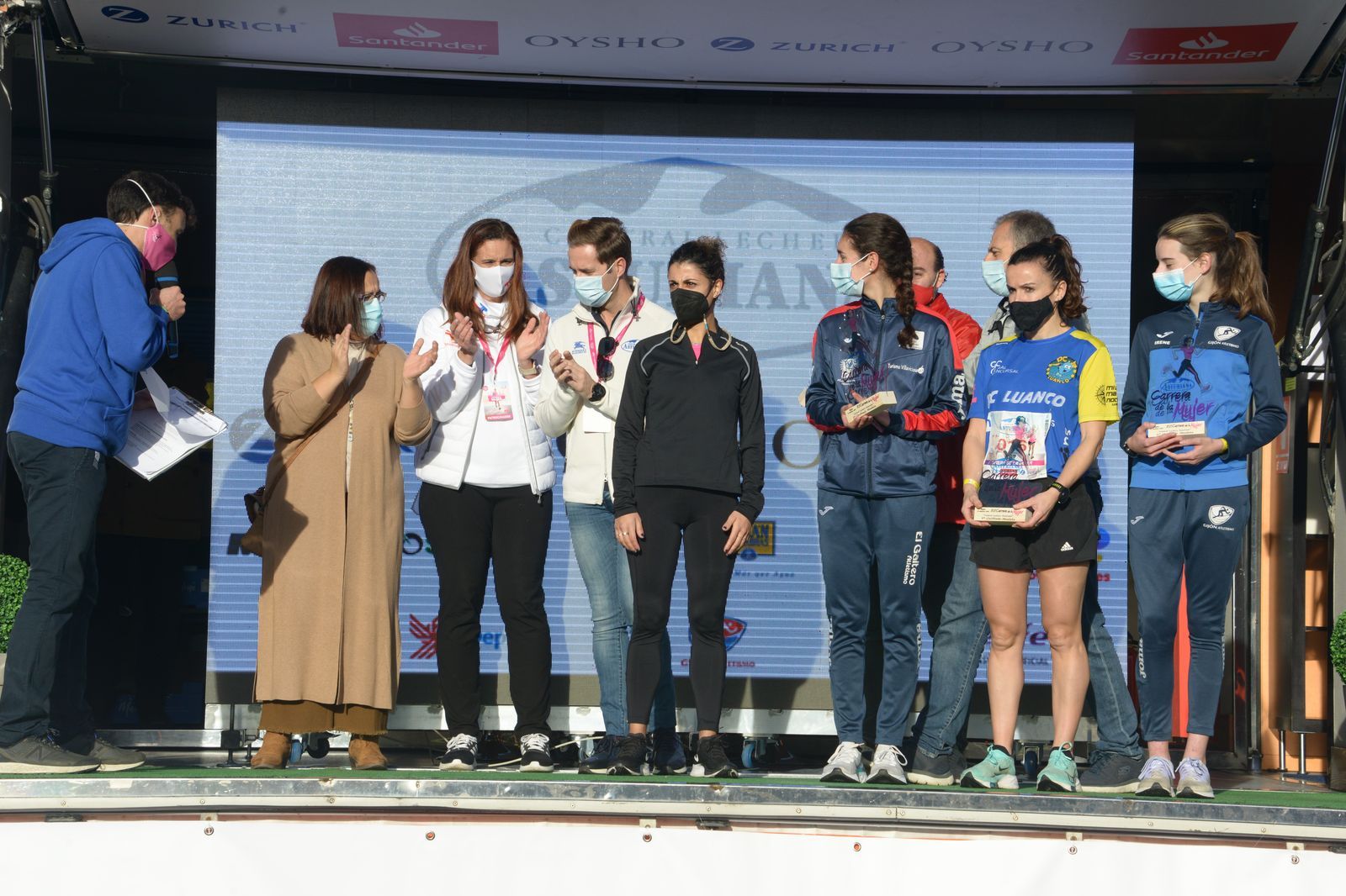 Las mejores fotos de la Carrera de la Mujer Central Lechera Asturiana Gijón 2021 (CEREMONIAS DE PREMIACIÓN / GALERÍA 1)