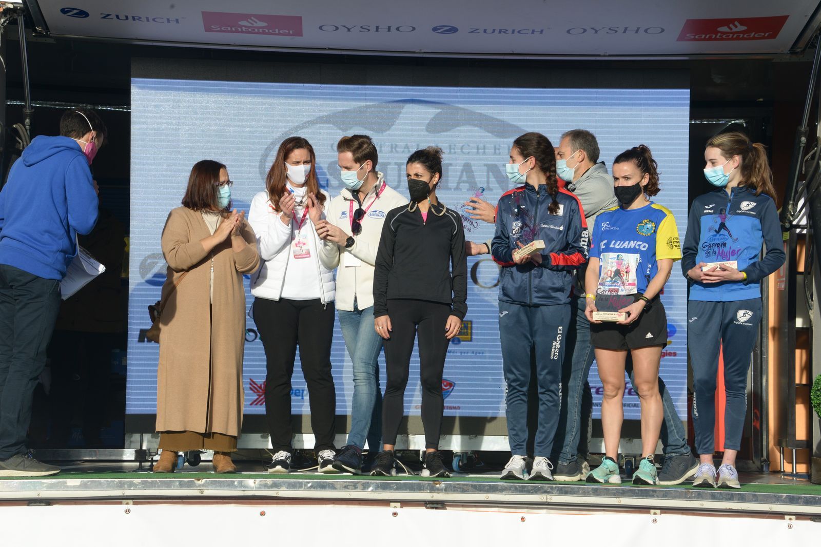 Las mejores fotos de la Carrera de la Mujer Central Lechera Asturiana Gijón 2021 (CEREMONIAS DE PREMIACIÓN / GALERÍA 1)