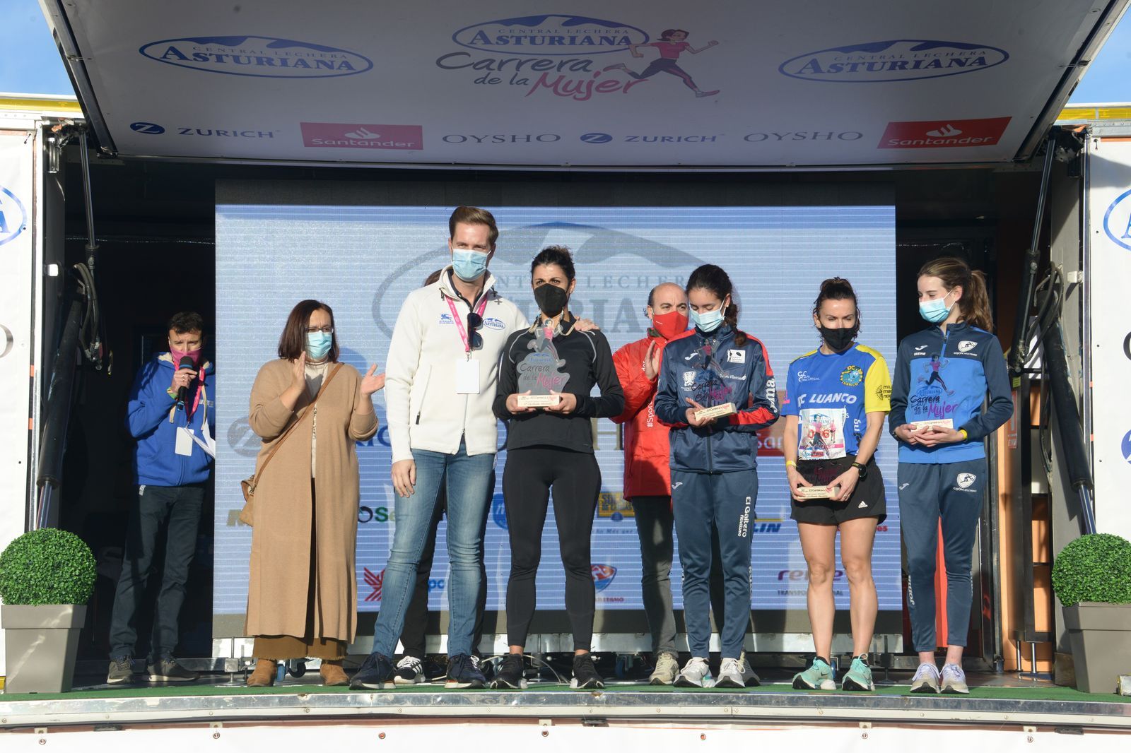 Las mejores fotos de la Carrera de la Mujer Central Lechera Asturiana Gijón 2021 (CEREMONIAS DE PREMIACIÓN / GALERÍA 1)