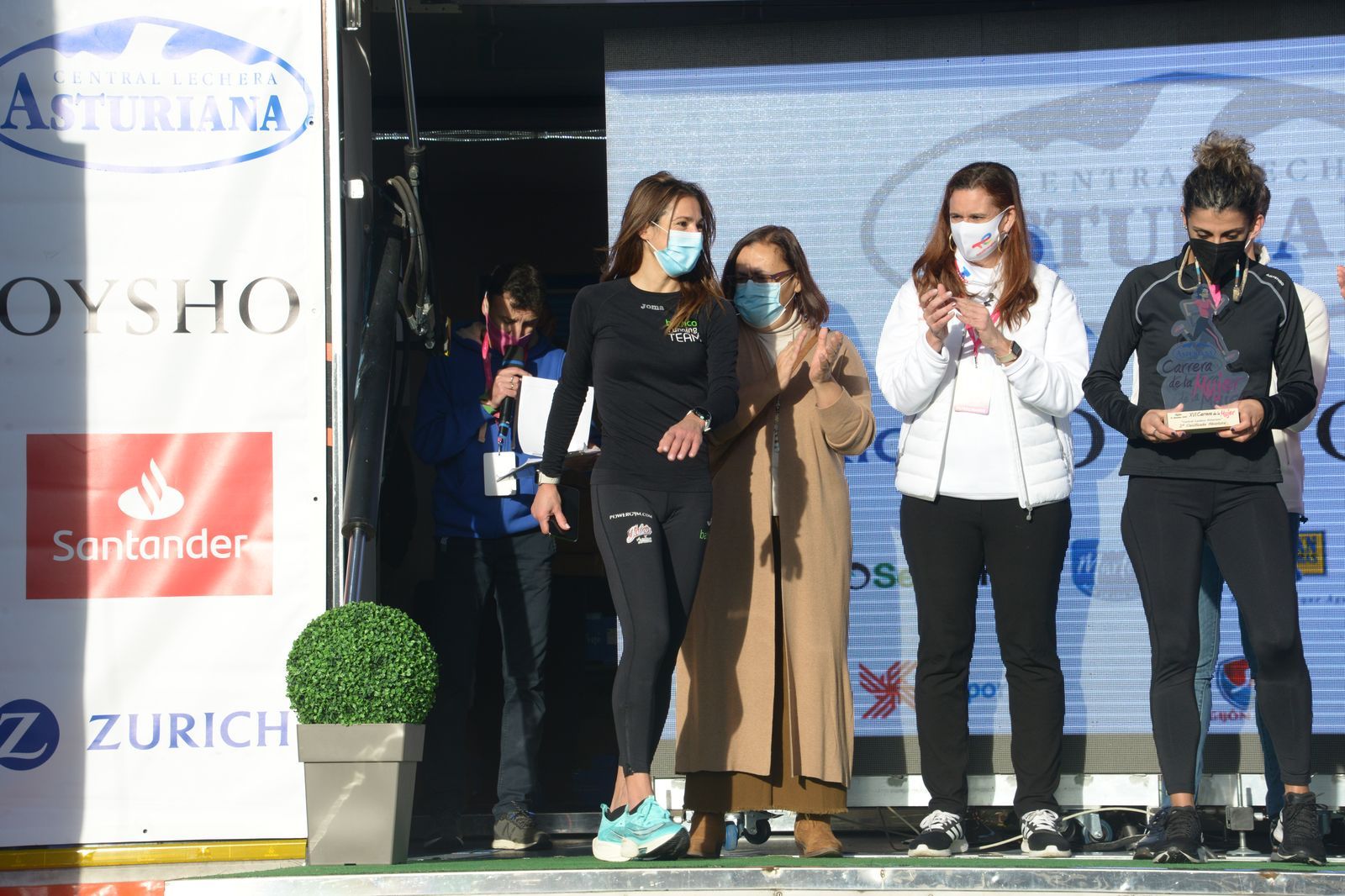Las mejores fotos de la Carrera de la Mujer Central Lechera Asturiana Gijón 2021 (CEREMONIAS DE PREMIACIÓN / GALERÍA 1)