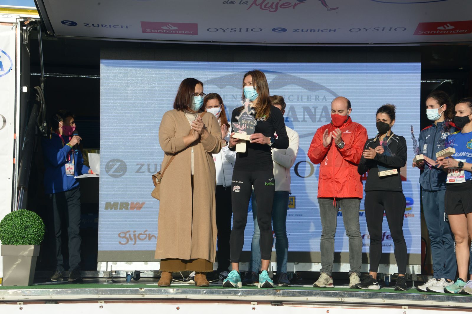 Las mejores fotos de la Carrera de la Mujer Central Lechera Asturiana Gijón 2021 (CEREMONIAS DE PREMIACIÓN / GALERÍA 1)