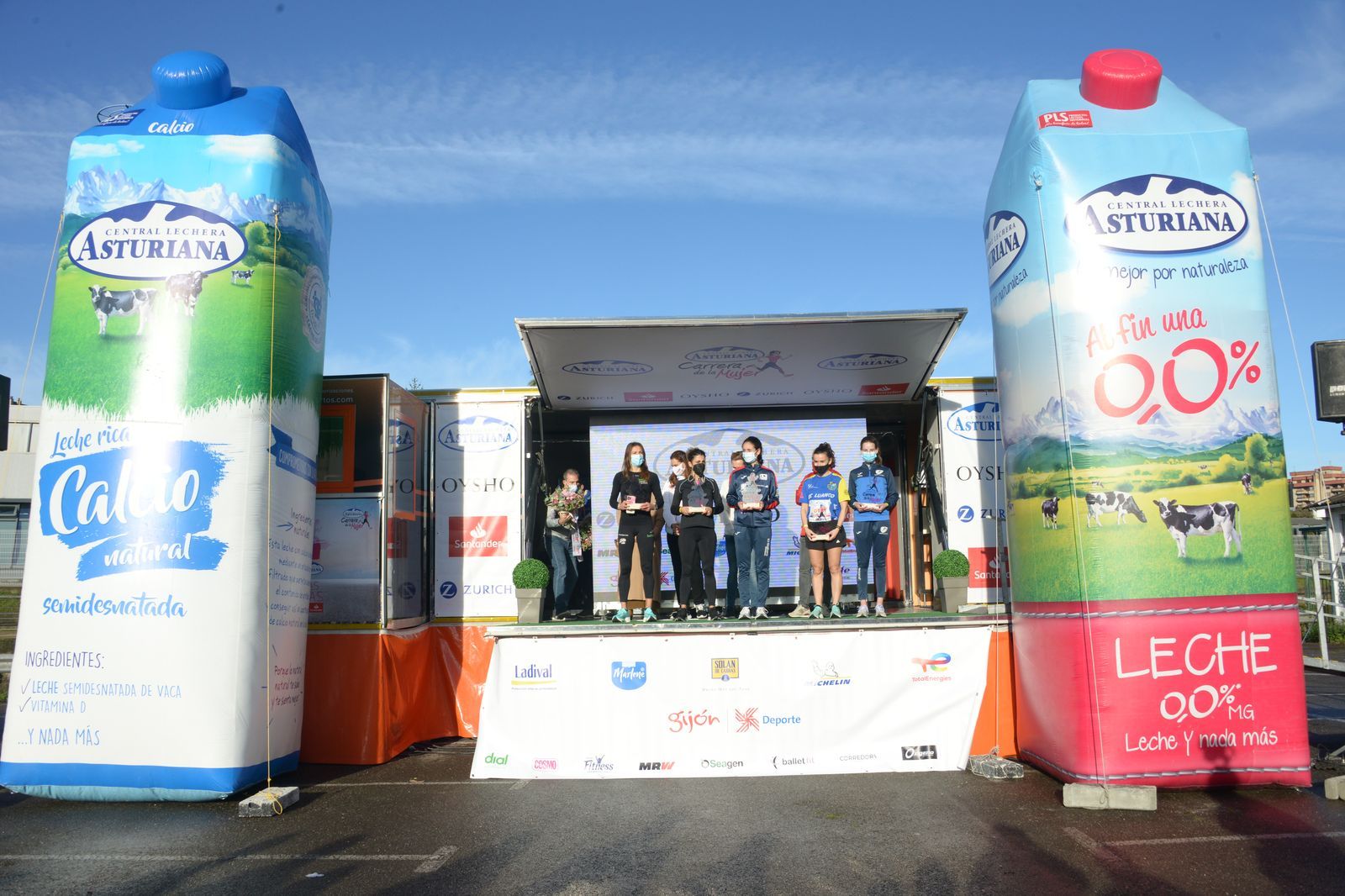 Las mejores fotos de la Carrera de la Mujer Central Lechera Asturiana Gijón 2021 (CEREMONIAS DE PREMIACIÓN / GALERÍA 1)