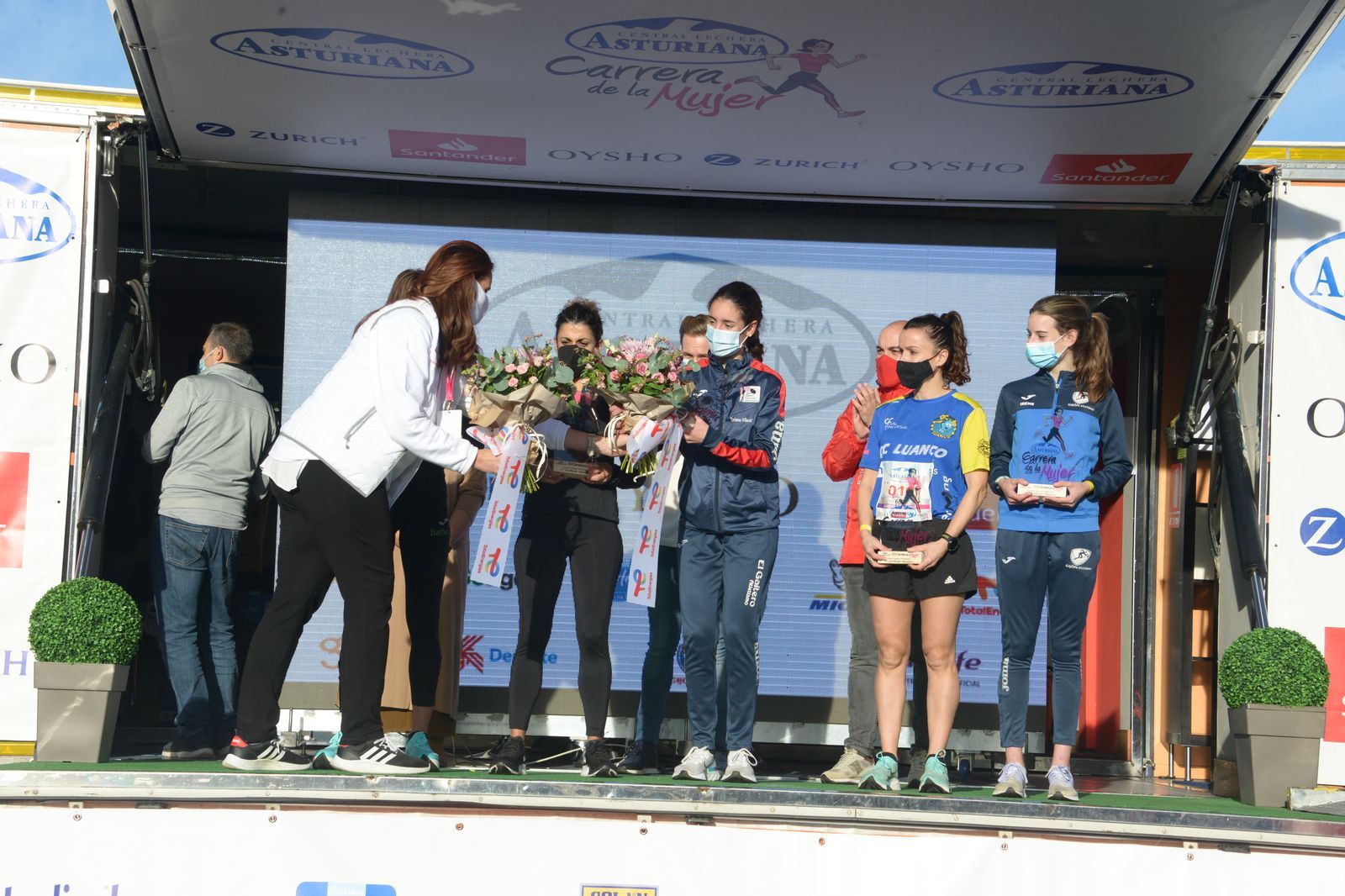 Las mejores fotos de la Carrera de la Mujer Central Lechera Asturiana Gijón 2021 (CEREMONIAS DE PREMIACIÓN / GALERÍA 1)