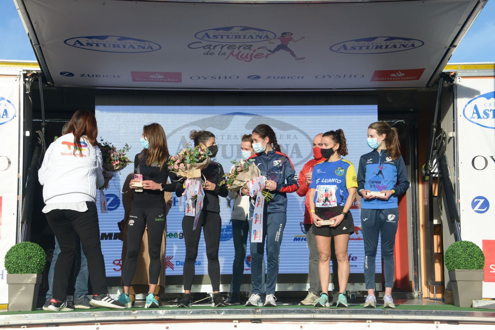 Las mejores fotos de la Carrera de la Mujer Central Lechera Asturiana Gijón 2021 (CEREMONIAS DE PREMIACIÓN / GALERÍA 1)