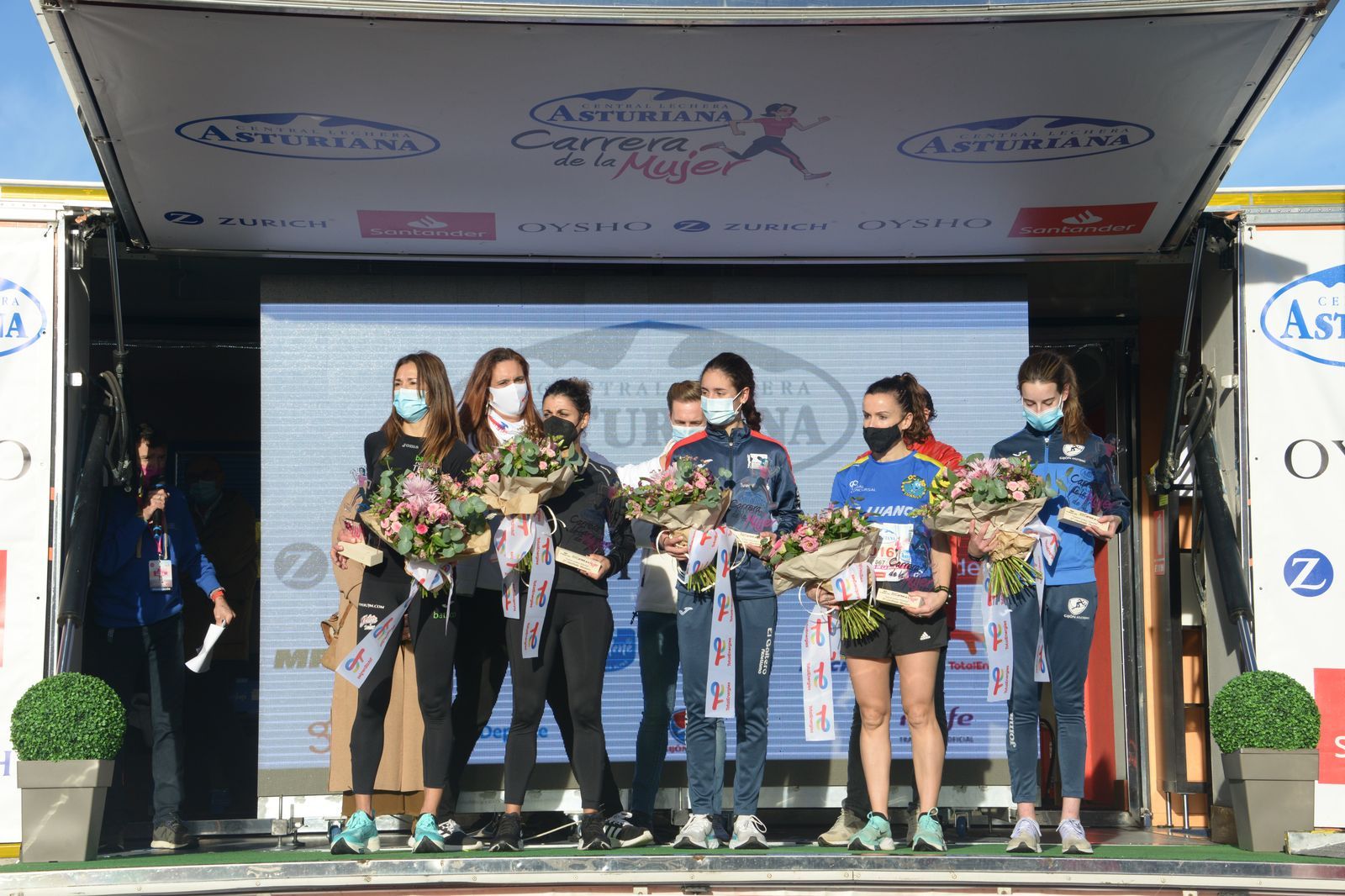 Las mejores fotos de la Carrera de la Mujer Central Lechera Asturiana Gijón 2021 (CEREMONIAS DE PREMIACIÓN / GALERÍA 1)