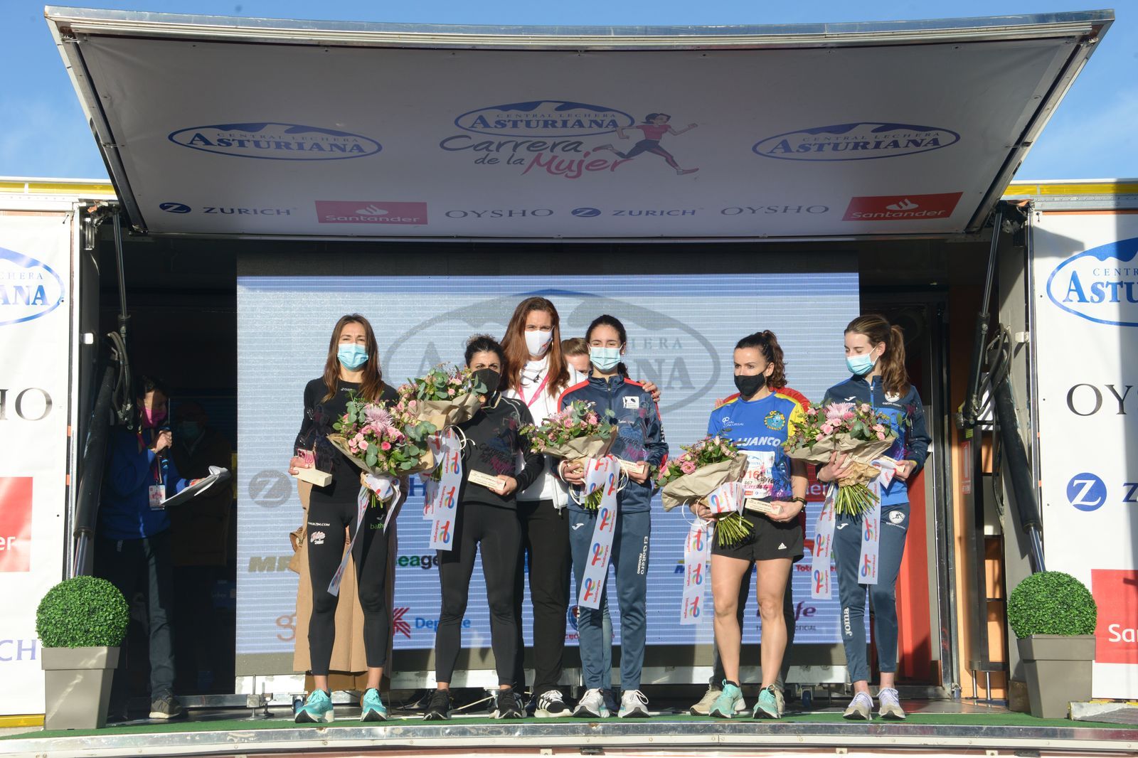 Las mejores fotos de la Carrera de la Mujer Central Lechera Asturiana Gijón 2021 (CEREMONIAS DE PREMIACIÓN / GALERÍA 1)