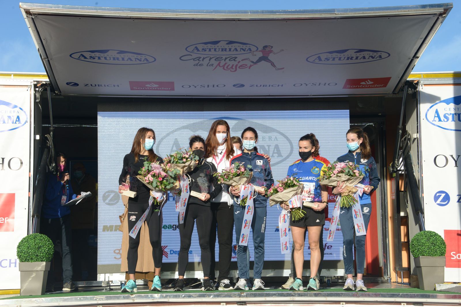 Las mejores fotos de la Carrera de la Mujer Central Lechera Asturiana Gijón 2021 (CEREMONIAS DE PREMIACIÓN / GALERÍA 1)