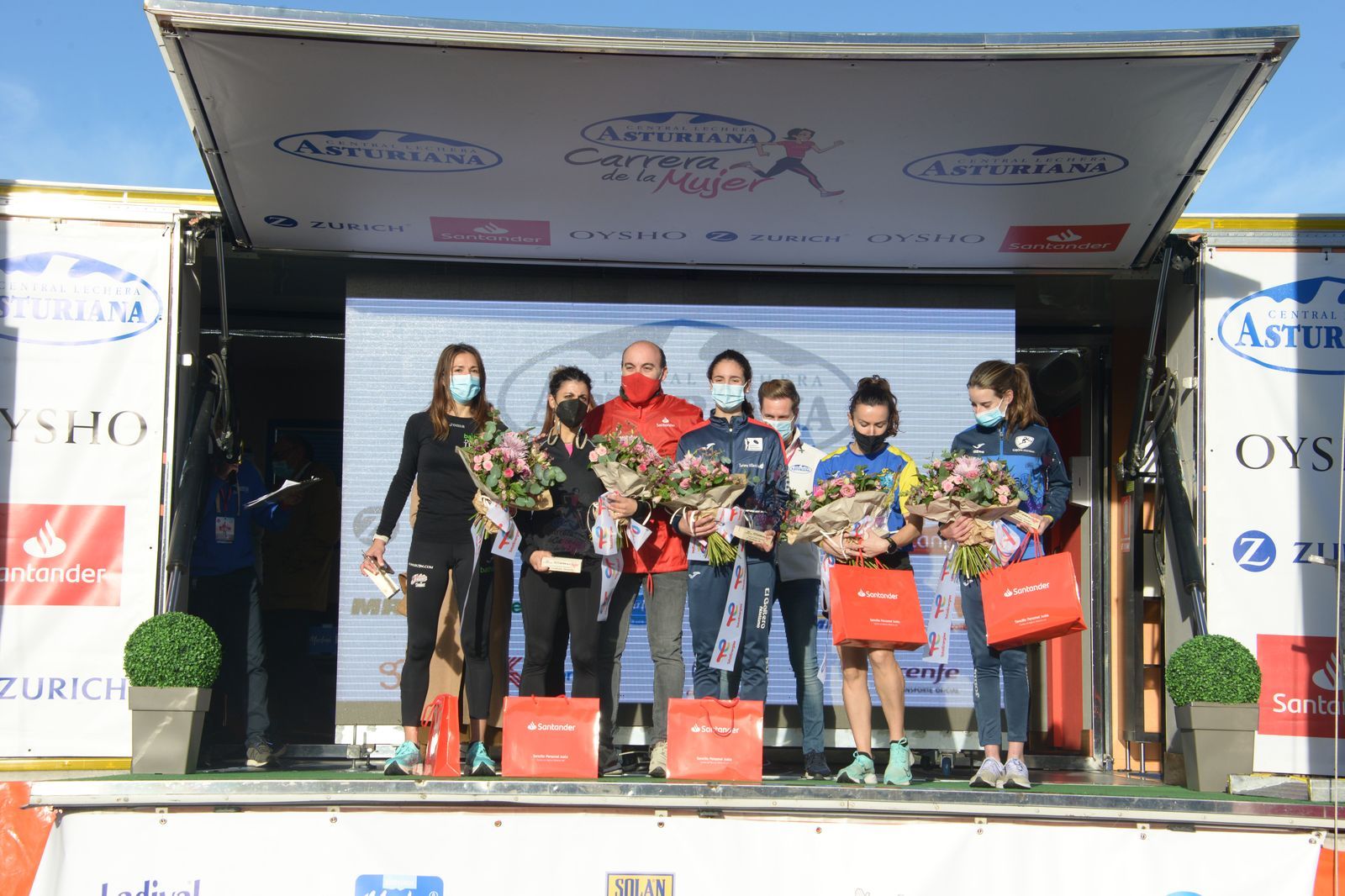Las mejores fotos de la Carrera de la Mujer Central Lechera Asturiana Gijón 2021 (CEREMONIAS DE PREMIACIÓN / GALERÍA 1)