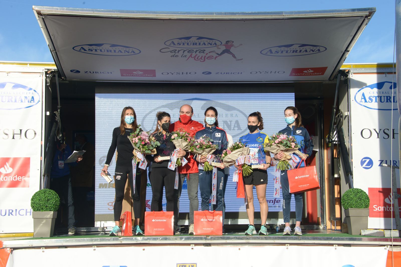 Las mejores fotos de la Carrera de la Mujer Central Lechera Asturiana Gijón 2021 (CEREMONIAS DE PREMIACIÓN / GALERÍA 1)