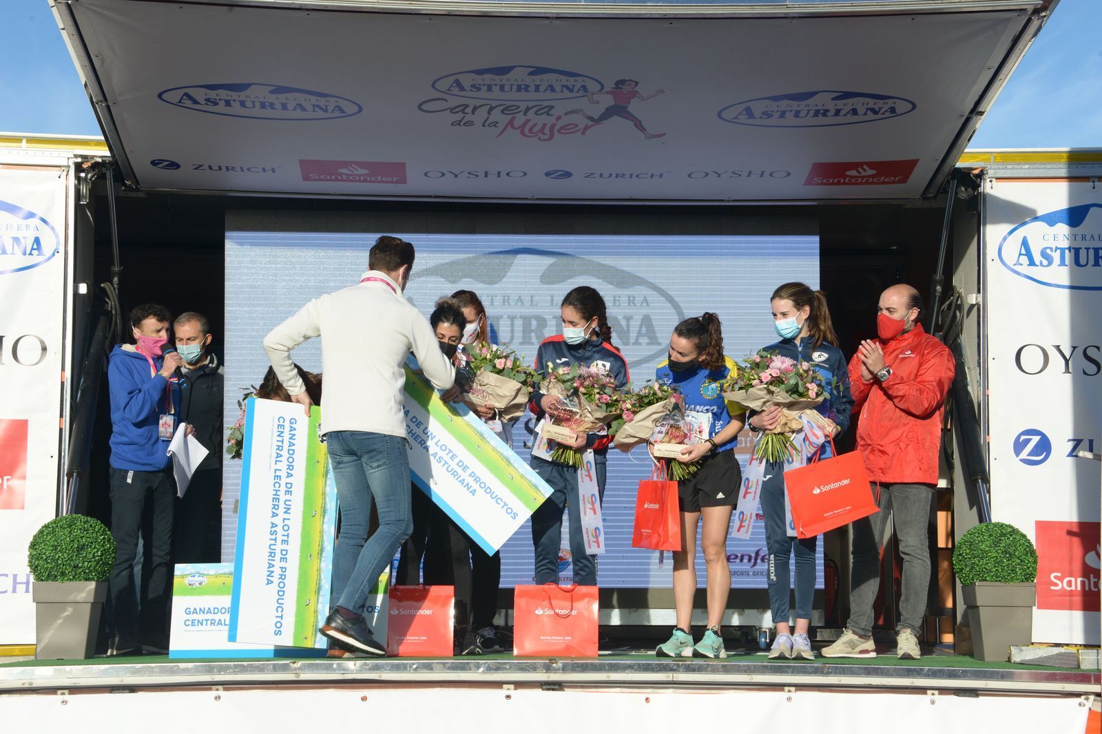 Las mejores fotos de la Carrera de la Mujer Central Lechera Asturiana Gijón 2021 (CEREMONIAS DE PREMIACIÓN / GALERÍA 1)