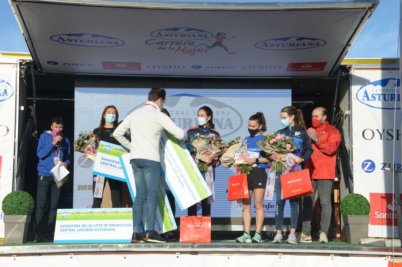 Las mejores fotos de la Carrera de la Mujer Central Lechera Asturiana Gijón 2021 (CEREMONIAS DE PREMIACIÓN / GALERÍA 1)