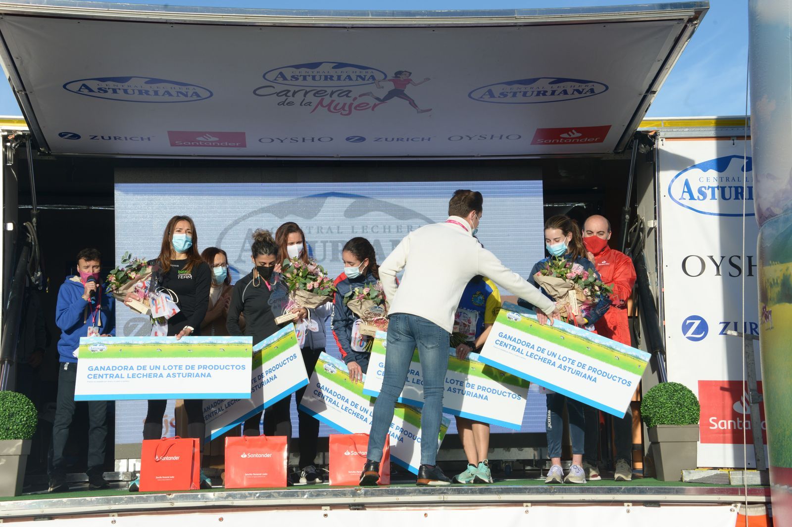 Las mejores fotos de la Carrera de la Mujer Central Lechera Asturiana Gijón 2021 (CEREMONIAS DE PREMIACIÓN / GALERÍA 1)