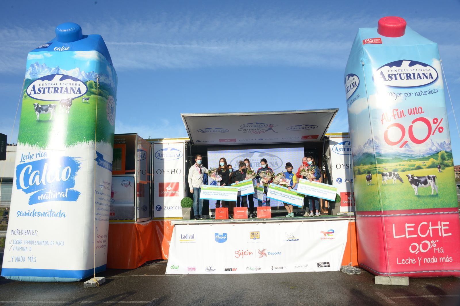Las mejores fotos de la Carrera de la Mujer Central Lechera Asturiana Gijón 2021 (CEREMONIAS DE PREMIACIÓN / GALERÍA 1)