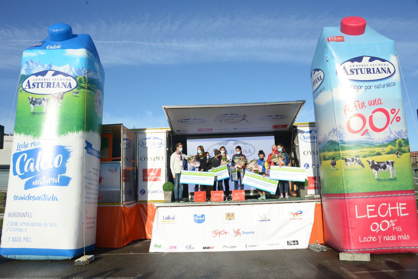 Las mejores fotos de la Carrera de la Mujer Central Lechera Asturiana Gijón 2021 (CEREMONIAS DE PREMIACIÓN / GALERÍA 1)