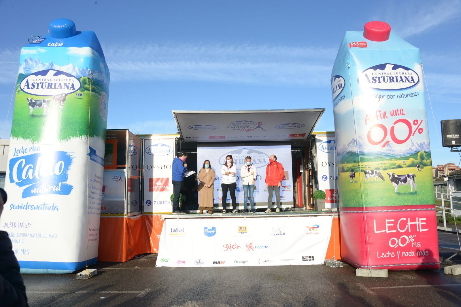 Las mejores fotos de la Carrera de la Mujer Central Lechera Asturiana Gijón 2021 (CEREMONIAS DE PREMIACIÓN / GALERÍA 1)