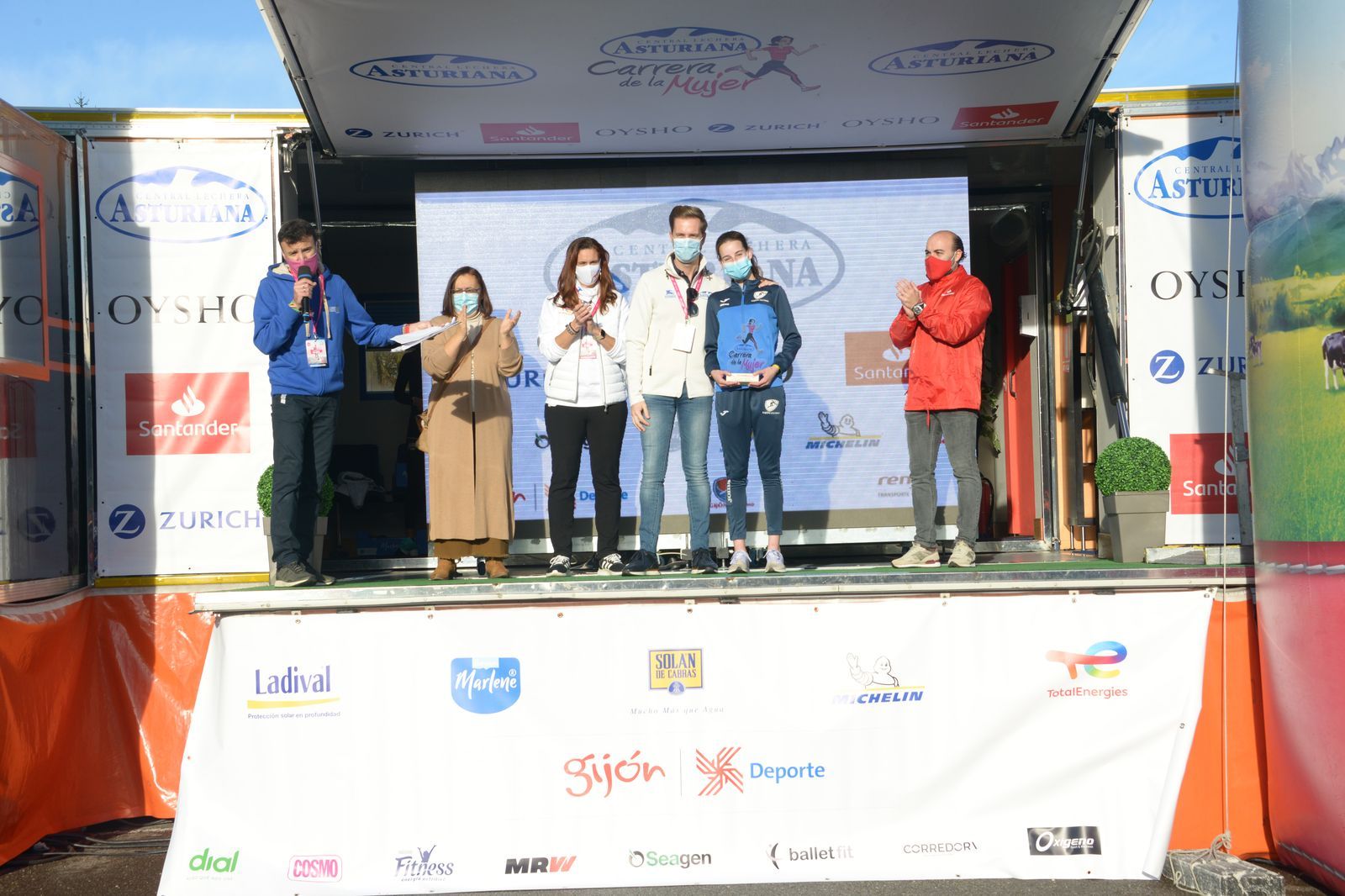 Las mejores fotos de la Carrera de la Mujer Central Lechera Asturiana Gijón 2021 (CEREMONIAS DE PREMIACIÓN / GALERÍA 1)