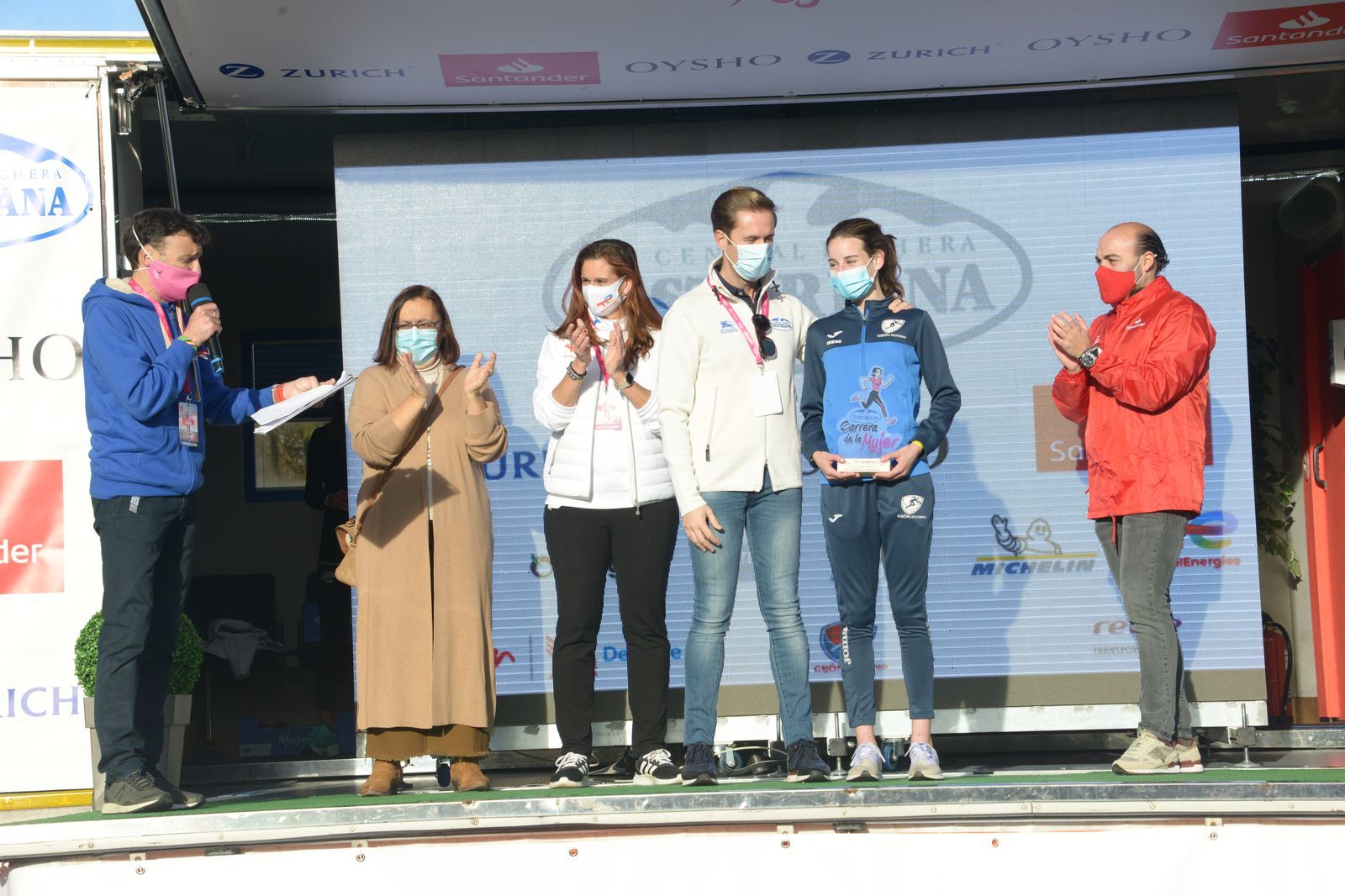 Las mejores fotos de la Carrera de la Mujer Central Lechera Asturiana Gijón 2021 (CEREMONIAS DE PREMIACIÓN / GALERÍA 1)