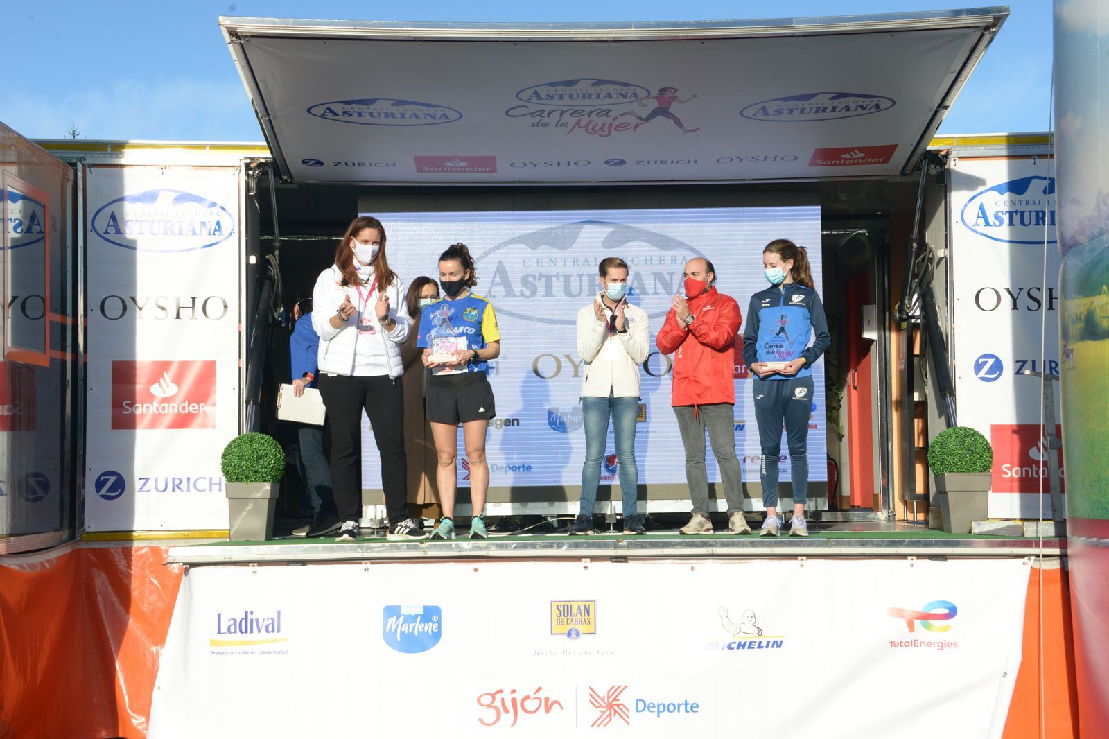 Las mejores fotos de la Carrera de la Mujer Central Lechera Asturiana Gijón 2021 (CEREMONIAS DE PREMIACIÓN / GALERÍA 1)